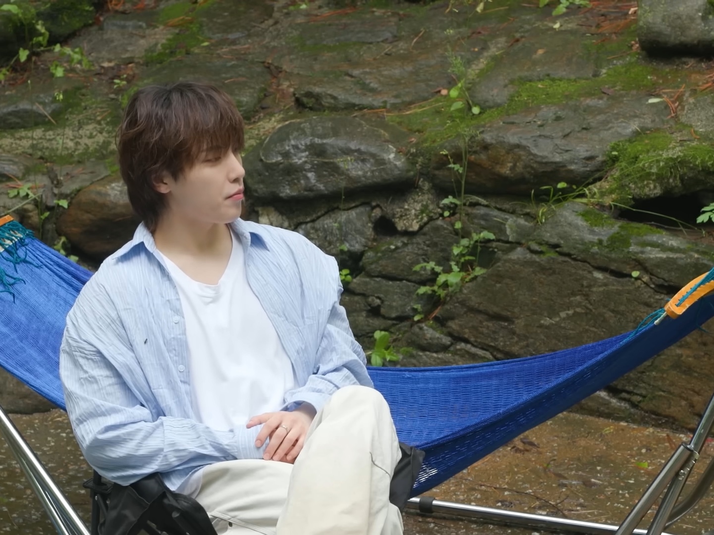 Nonnod Flexible string tucked stripe shirt Sky blue, Nonnod Flexible string tucked stripe shirt Navy 착용 스타일