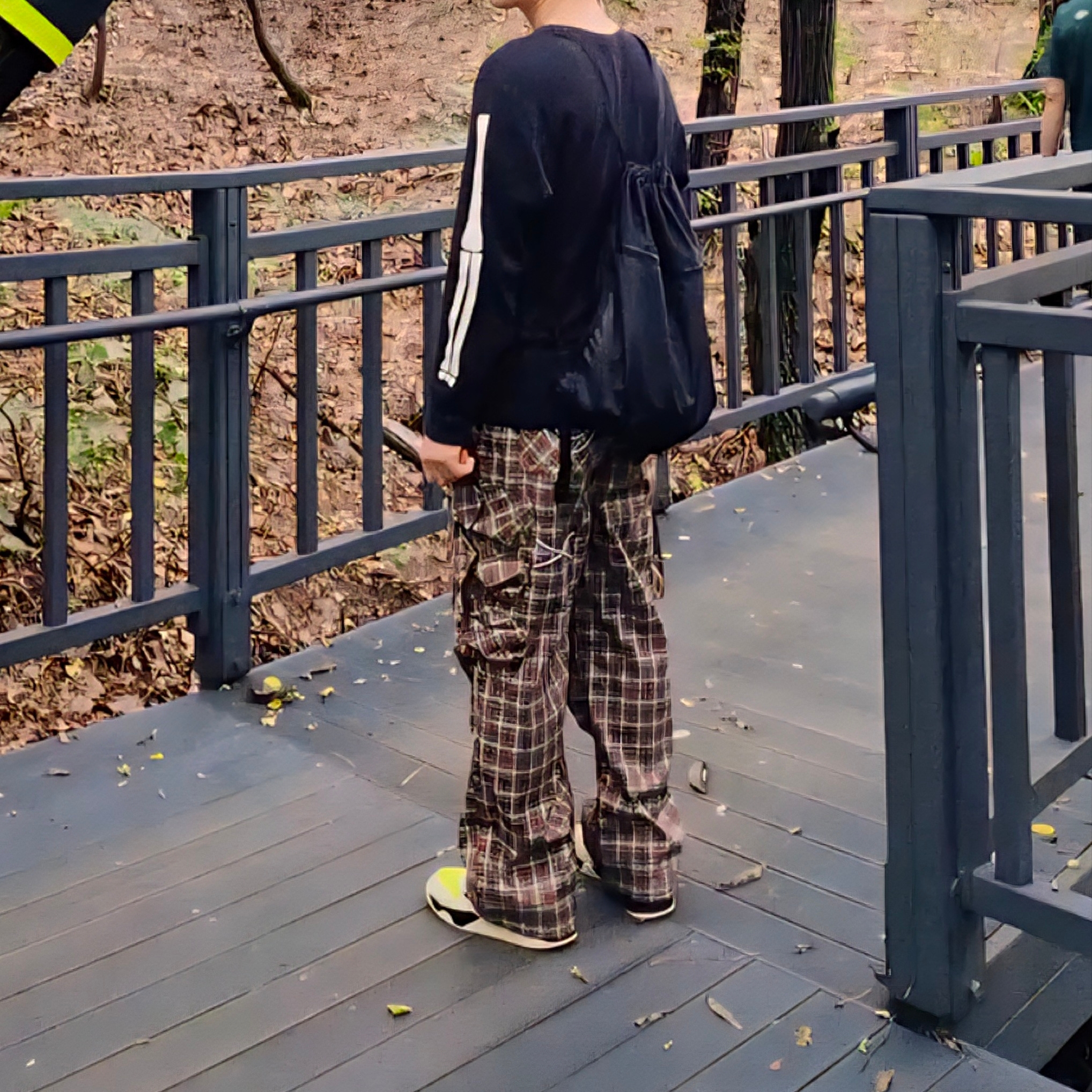 True Religion TR Dynamics Pants Check, Supreme Hanes Bones Thermal Crew Black (1 Pack) 착용 스타일
