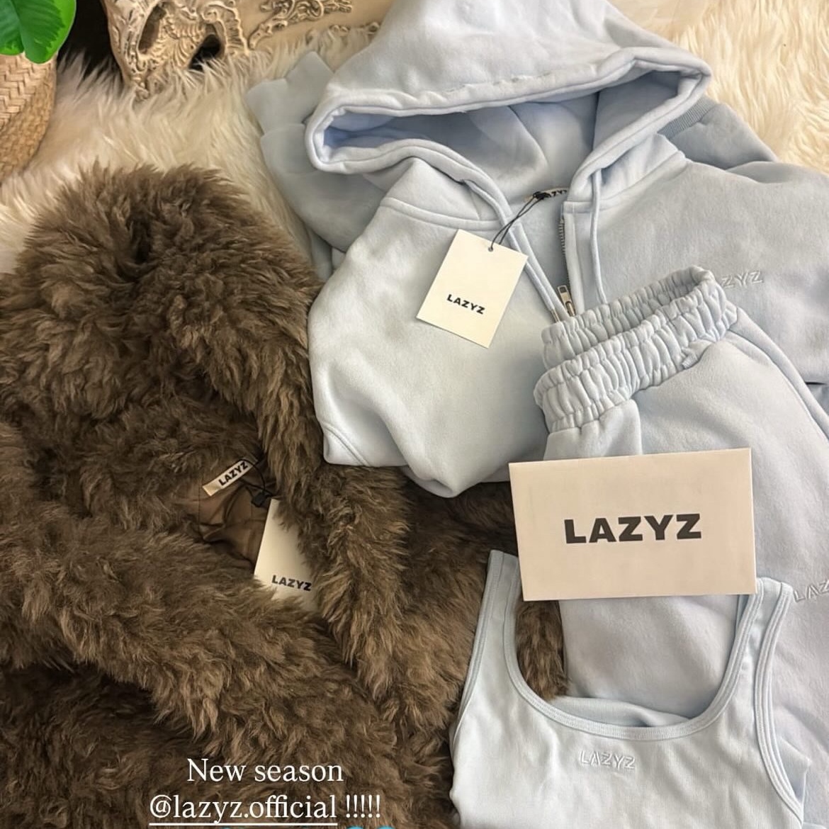 LAZYZ Slow Mellow Daily Zip Up Hoodie - Sky, LAZYZ Soft Stretch Tank Top - Sky 착용 스타일