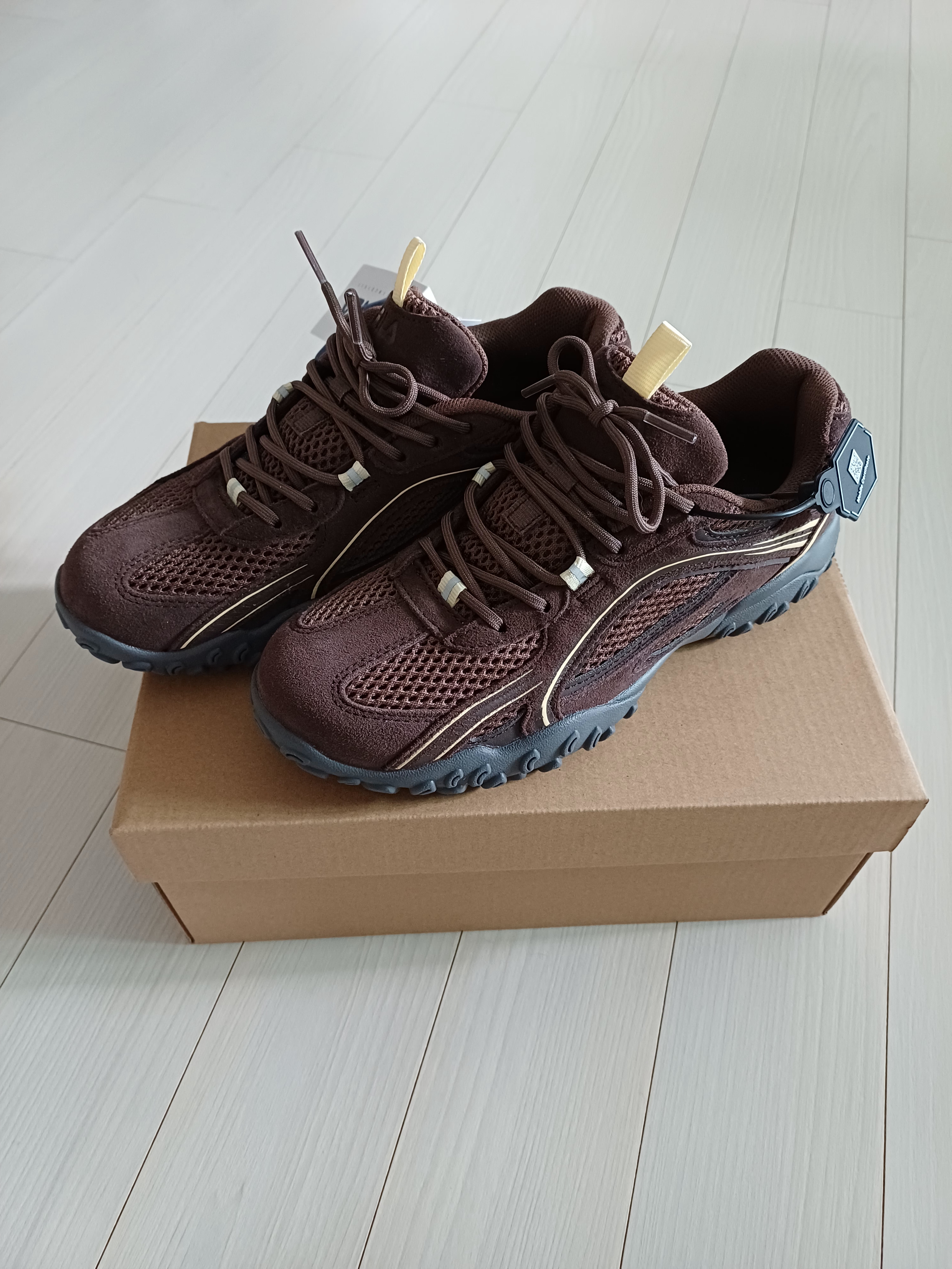 Fila Echappe Choco 착용 스타일 - 4