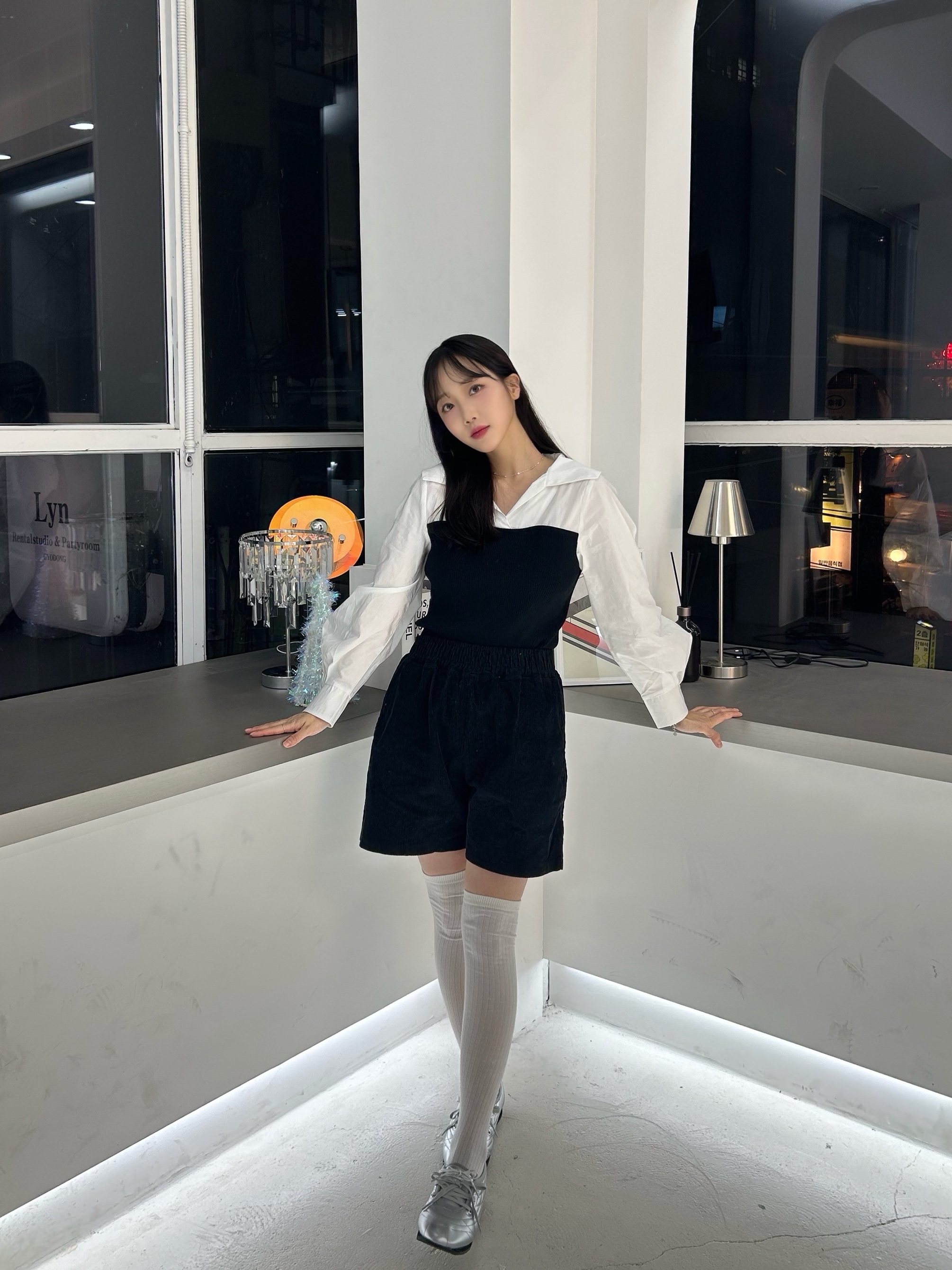 COREOFALCHEMY Comfort Plie MaryJane Silver 착용 스타일 - 2