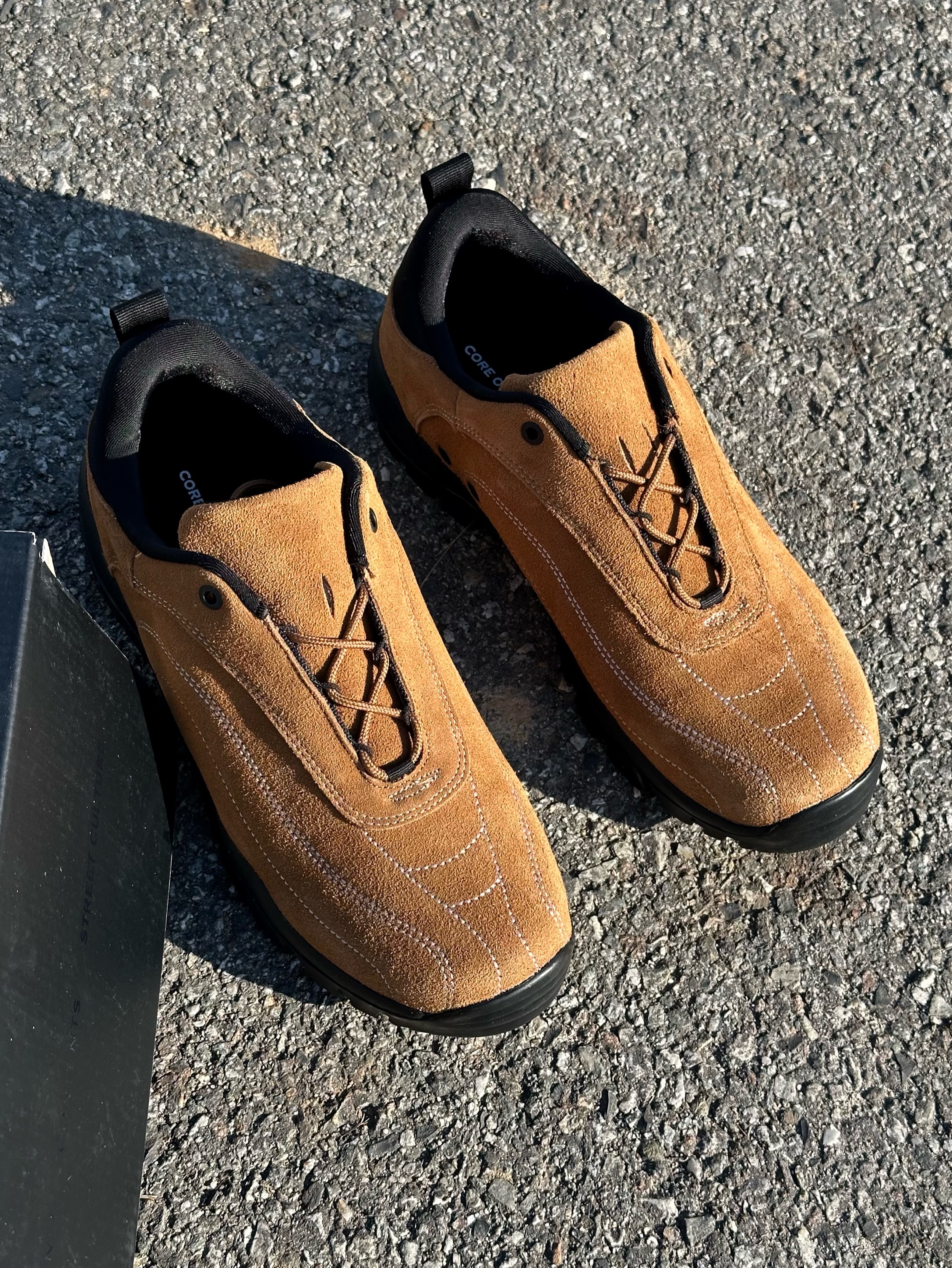 COREOFALCHEMY Balance Hyper Trekking Shoes Brown 착용 스타일 - 3