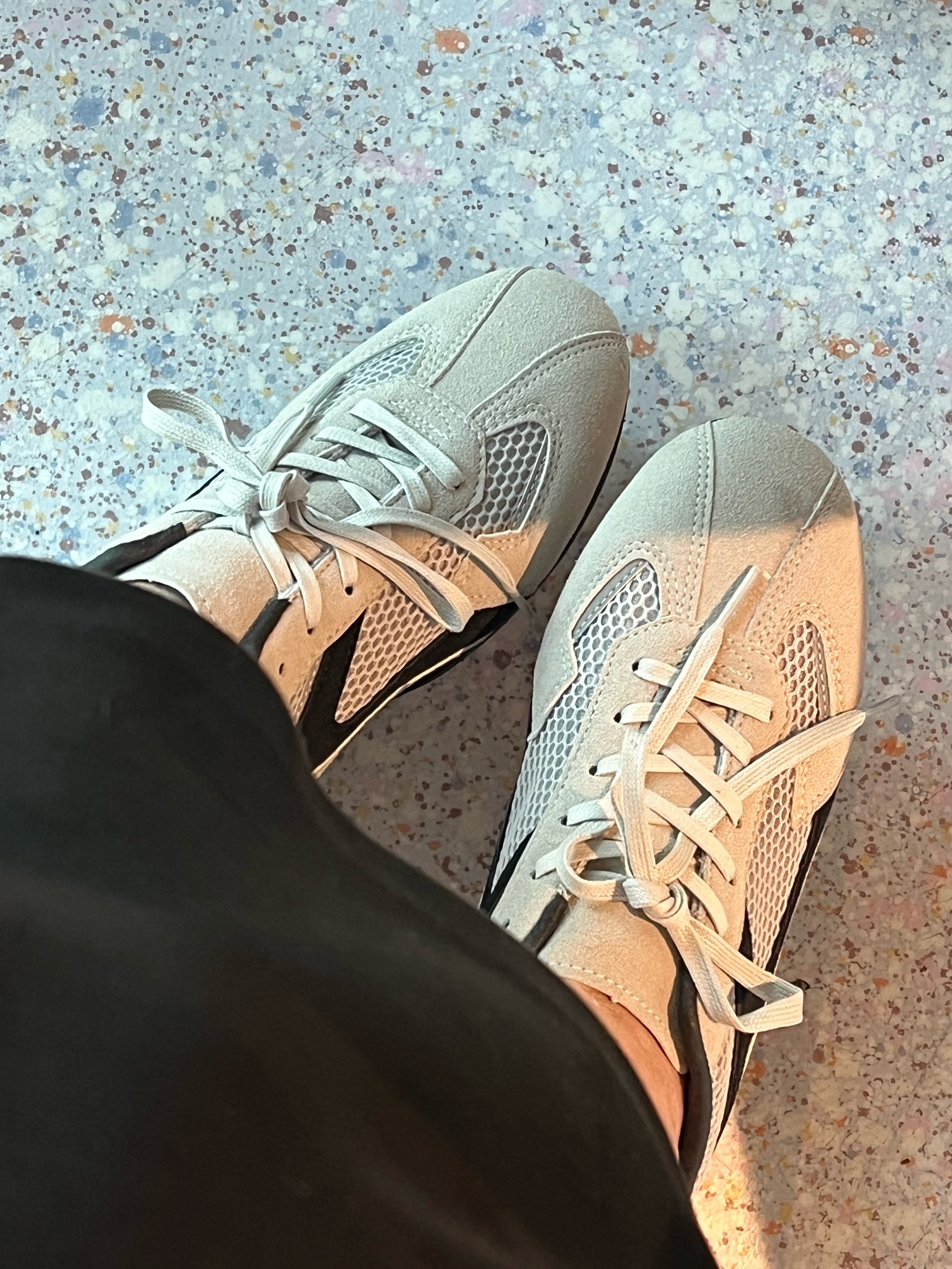 COREOFALCHEMY Mesh Ferme Training Shoes Gray 착용 스타일 - 3
