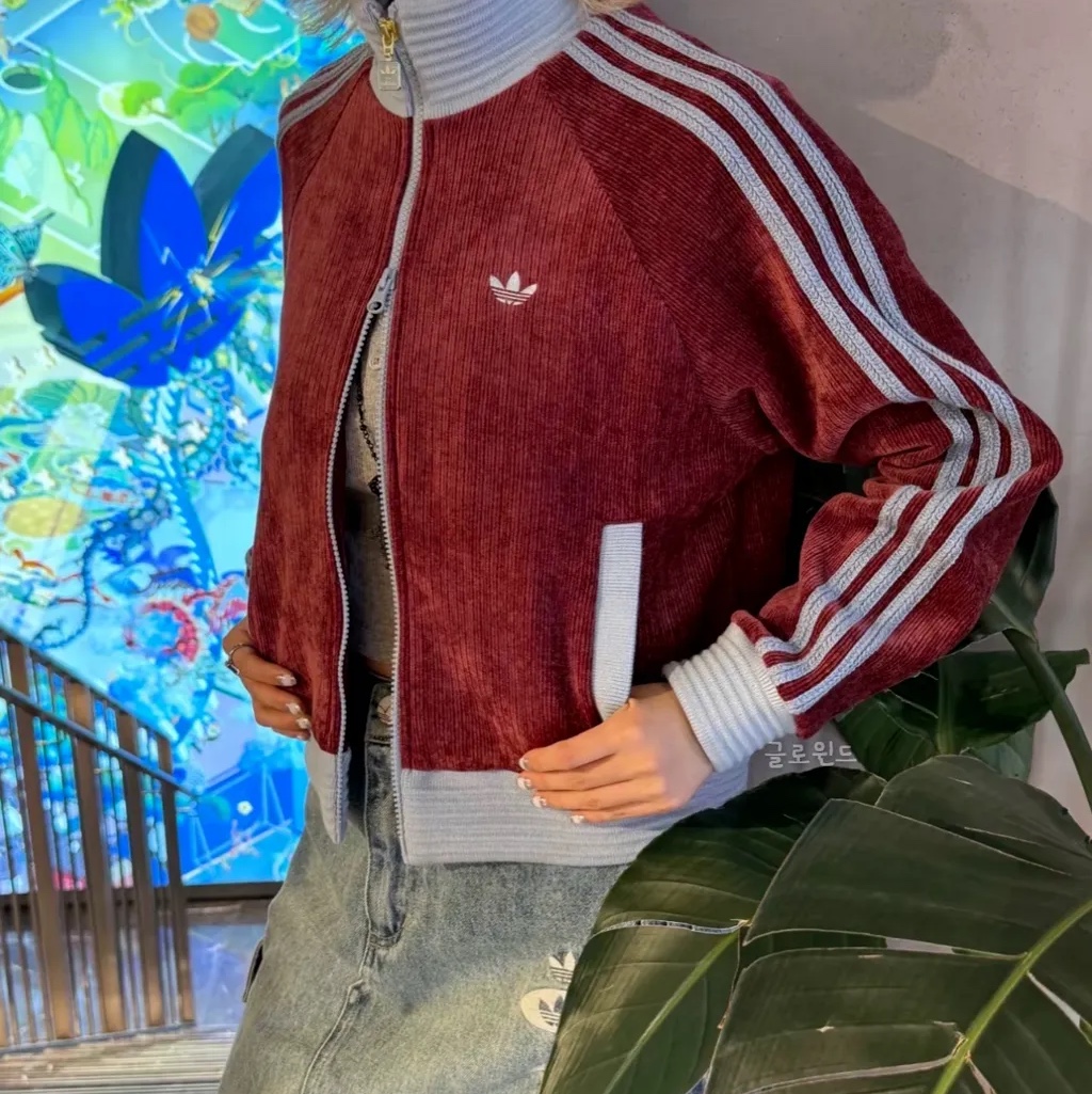 (W) Adidas Originals Year Of The Snake Retro Velvet Collared Track Top Dark Red - KR Sizing, (W) Adidas Adicolor Classic  Firebird Track Jacket Shadow Red - KR Sizing 착용 스타일 - 1