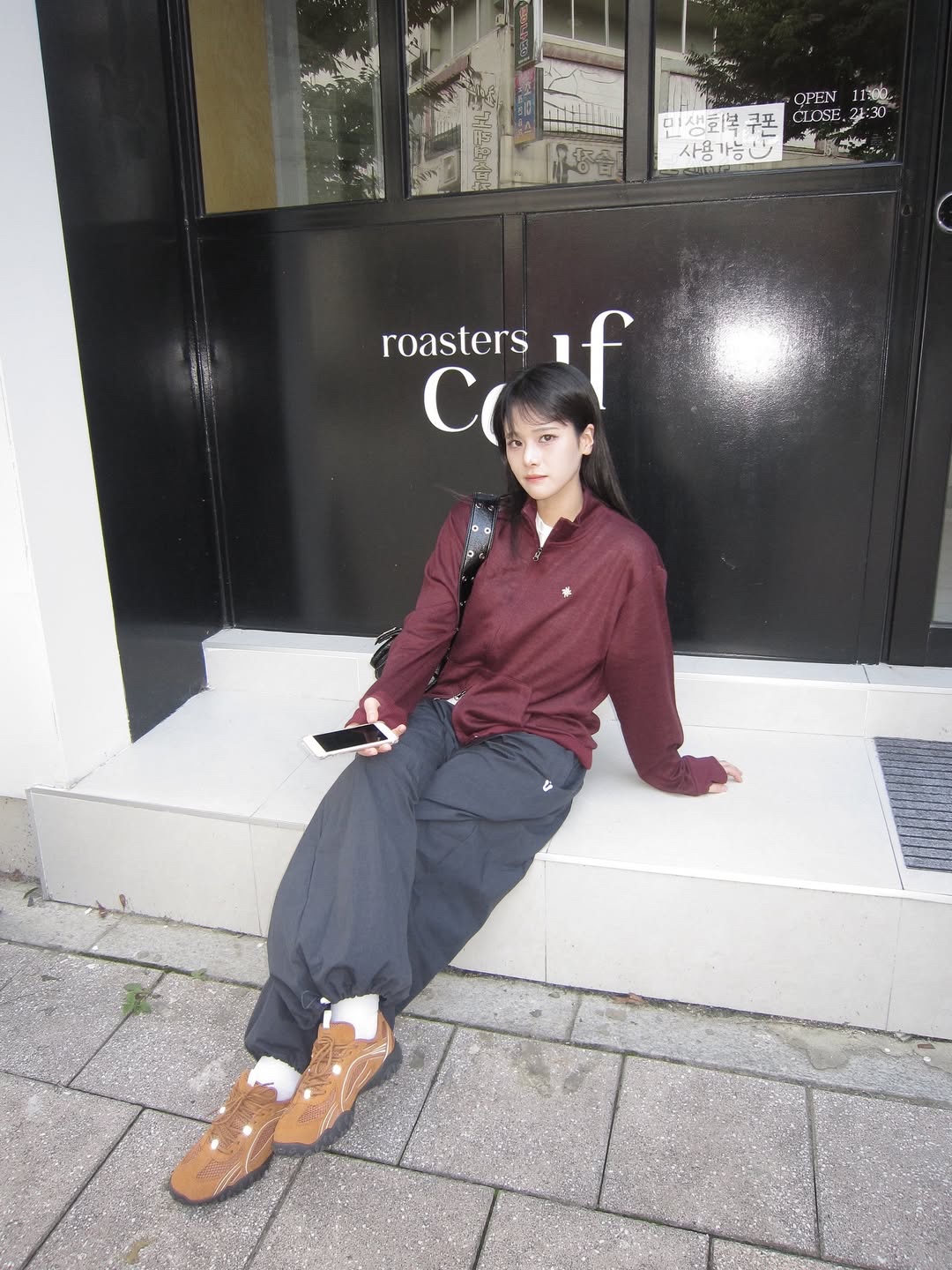 SLOW RECORD HOUSE Track Zip-Up Cardigan Red 착용 스타일 - 2