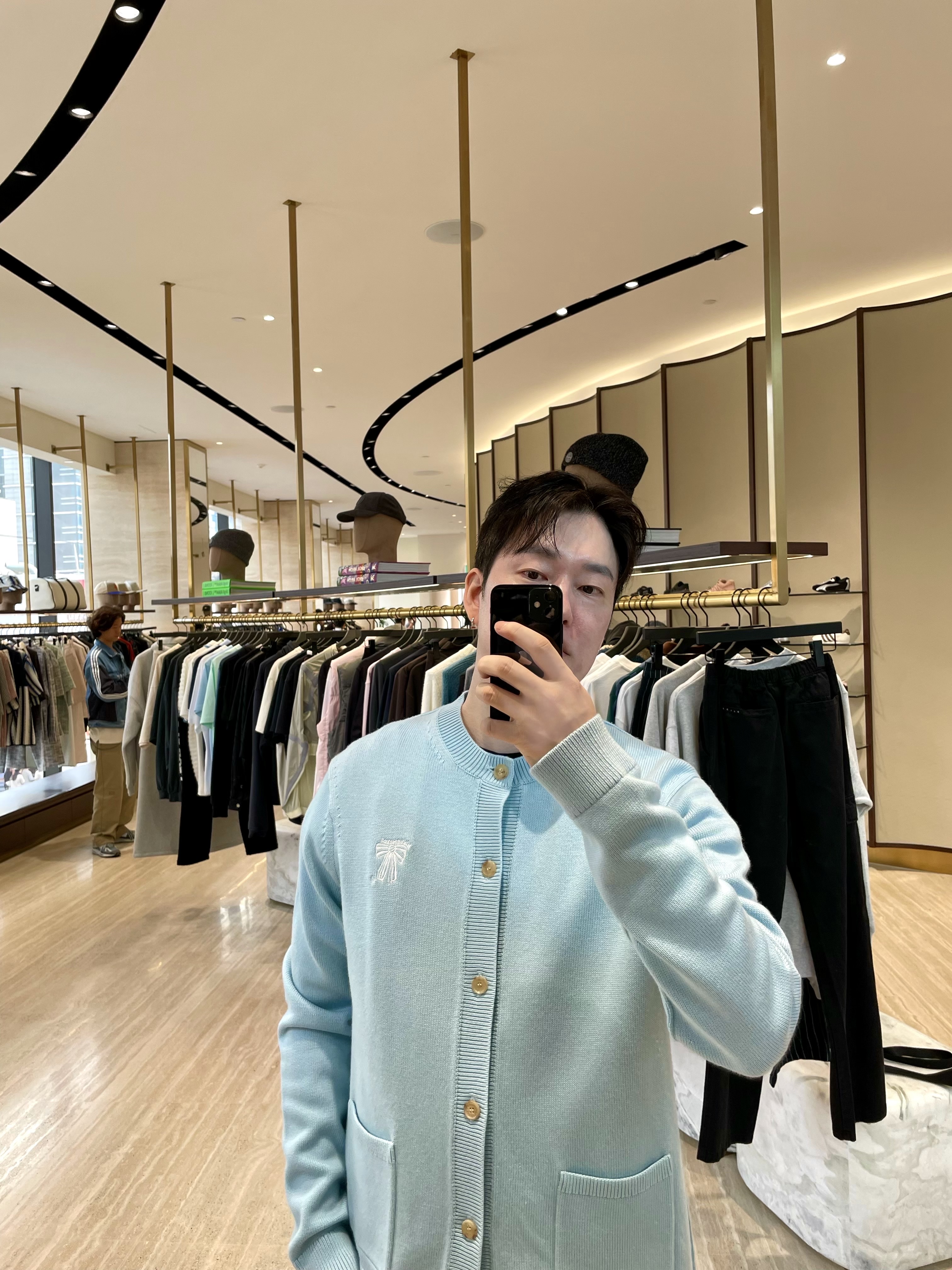 Acne Studios Crewneck Cardigan Ice Blue 착용 스타일