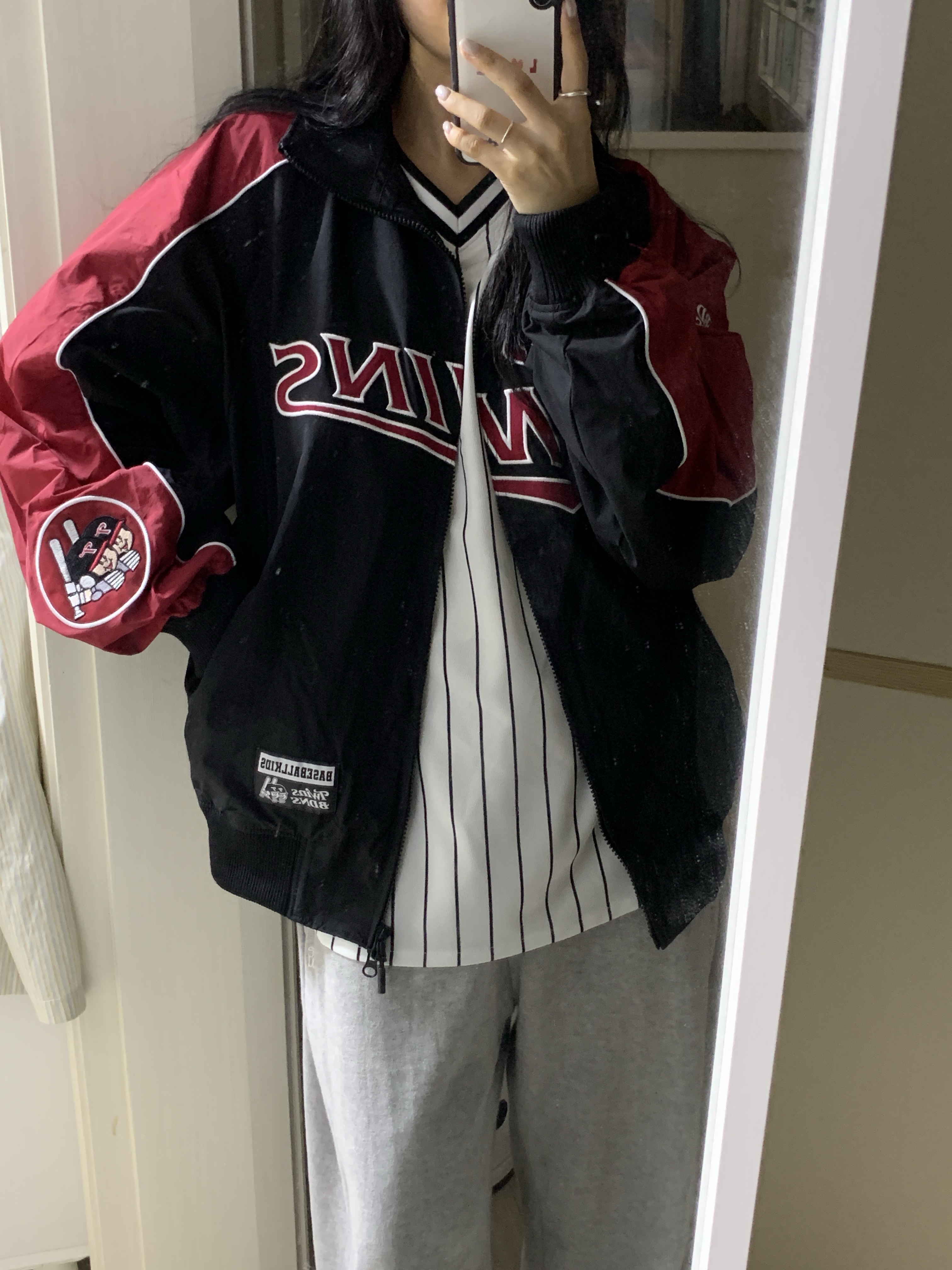 BDNS x LG TWINS Dugout Jacket Ver.2 Red, BDNS x LG TWINS 1990s Baseball Jersey White (Non Marking Ver.) 착용 스타일 - 4