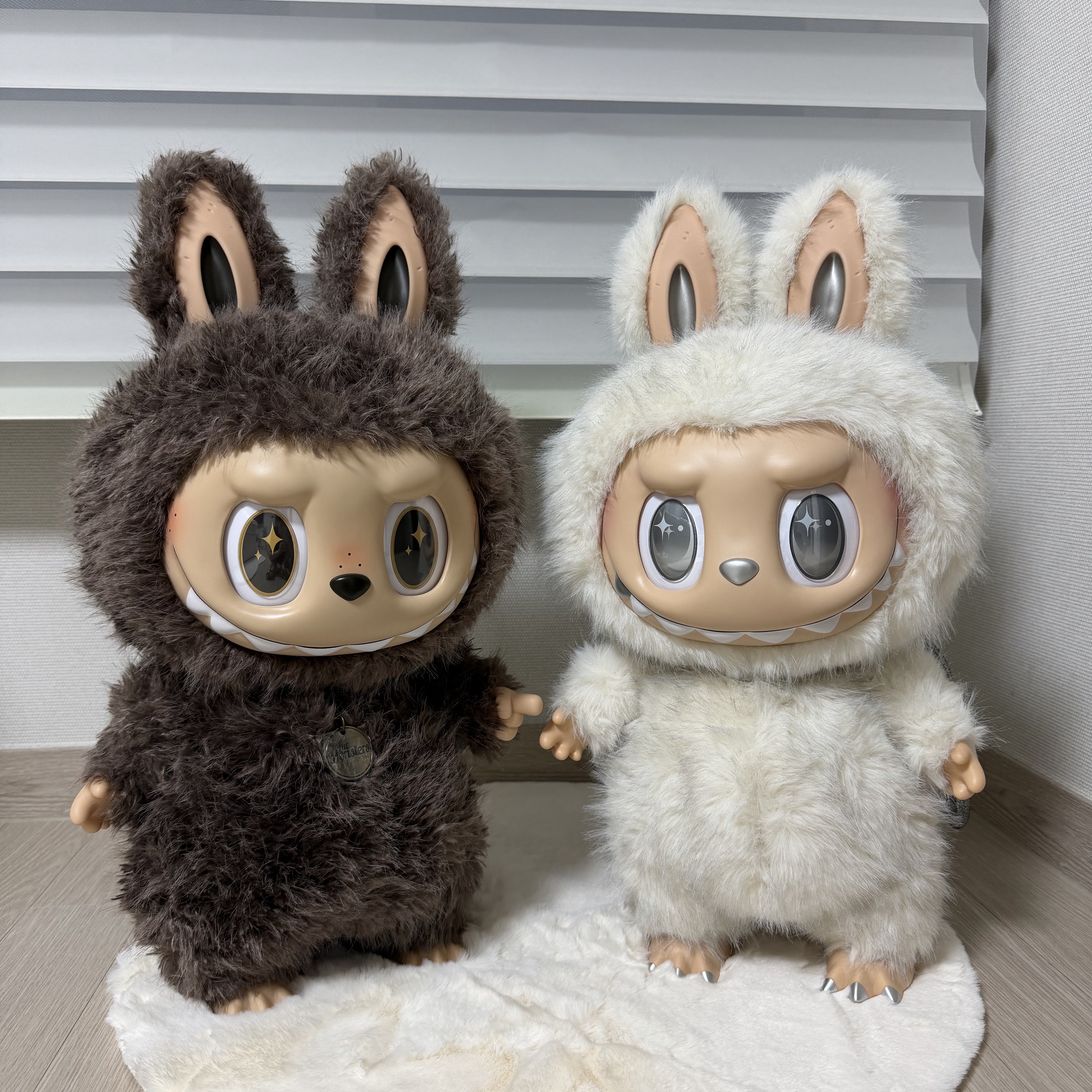 Pop Mart The Monsters Zimomo Angel In Clouds Vinyl Face Doll, Pop Mart The Monsters I Found You Vinyl Face Doll 착용 스타일