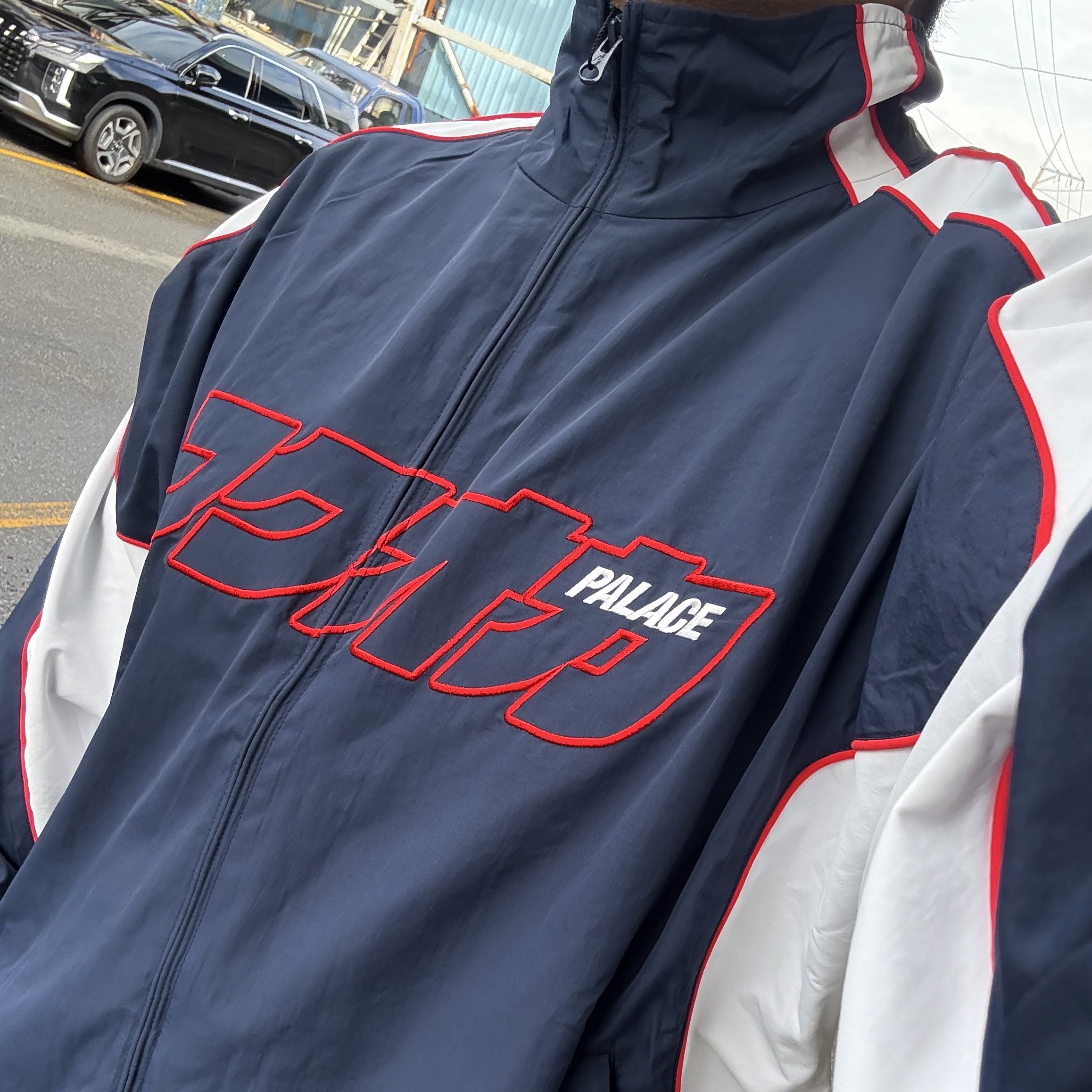 Palace Fukuoka Track Jacket Navy - 25FW, Nike x Jacquemus Moon Shoe SP University Red and Bicycle Yellow 착용 스타일 - 2