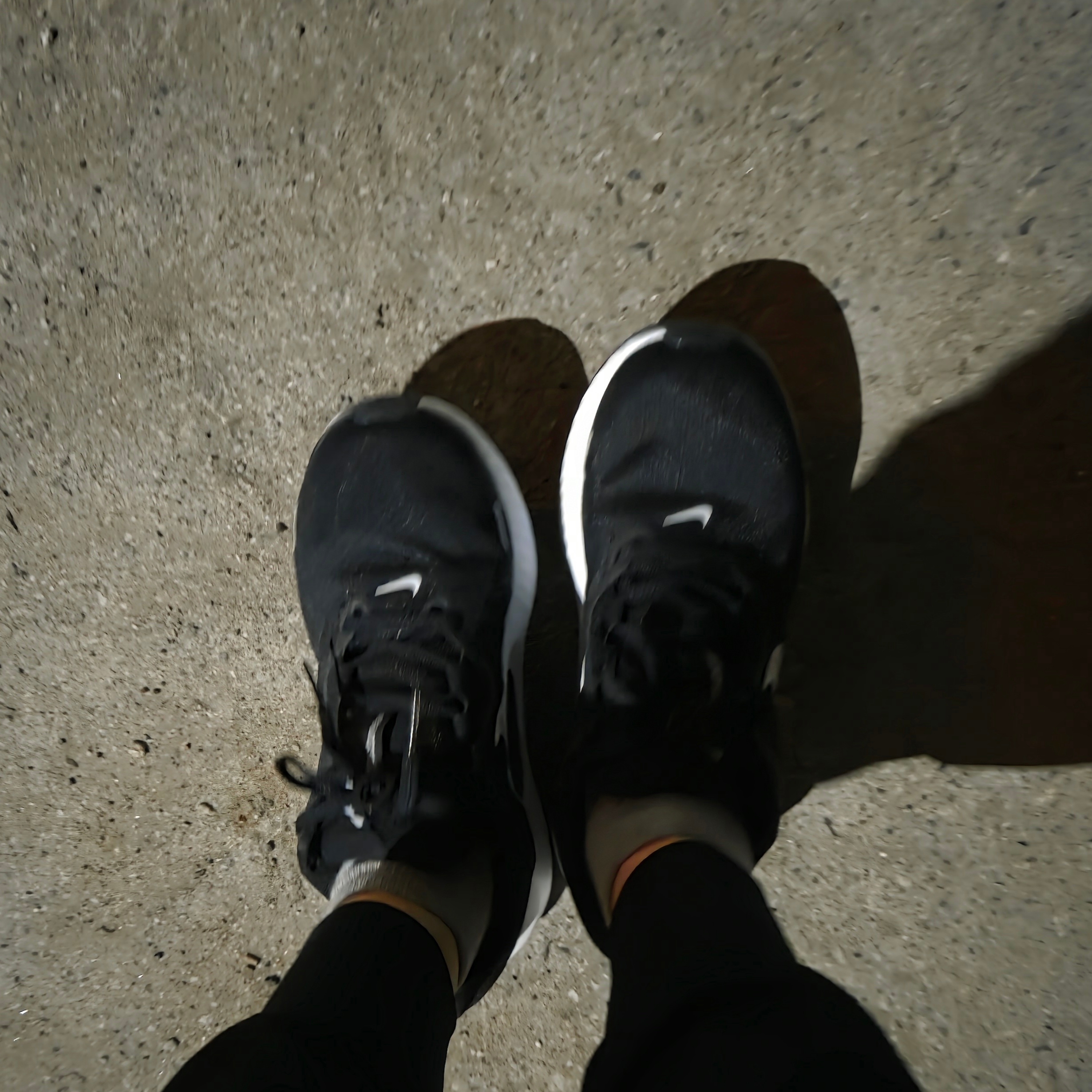(W) Nike Structure 26 Black Cool Grey 착용 스타일