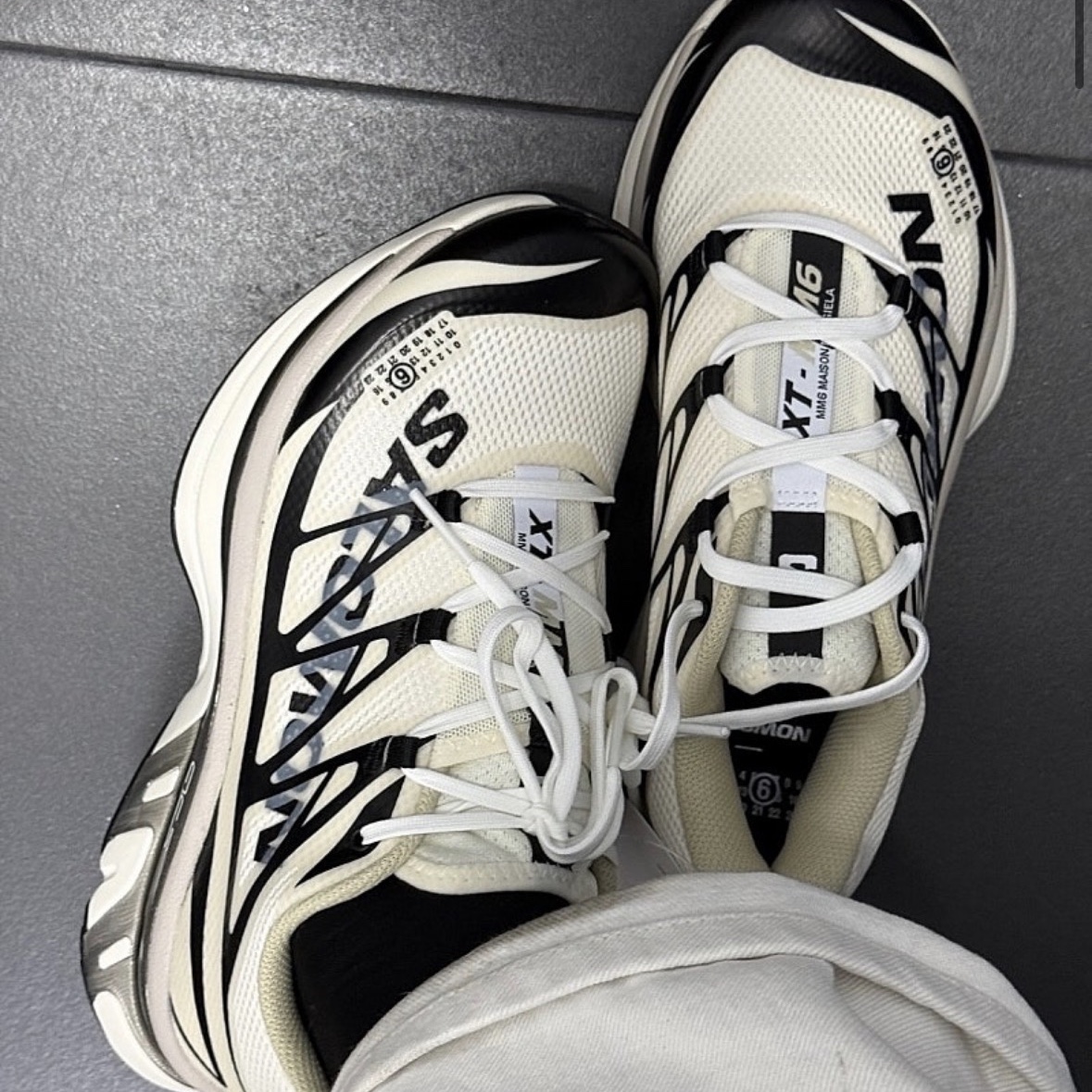 Salomon x MM6 Masion Margiela XT-MM6 Vanilla Ice Black 착용 스타일