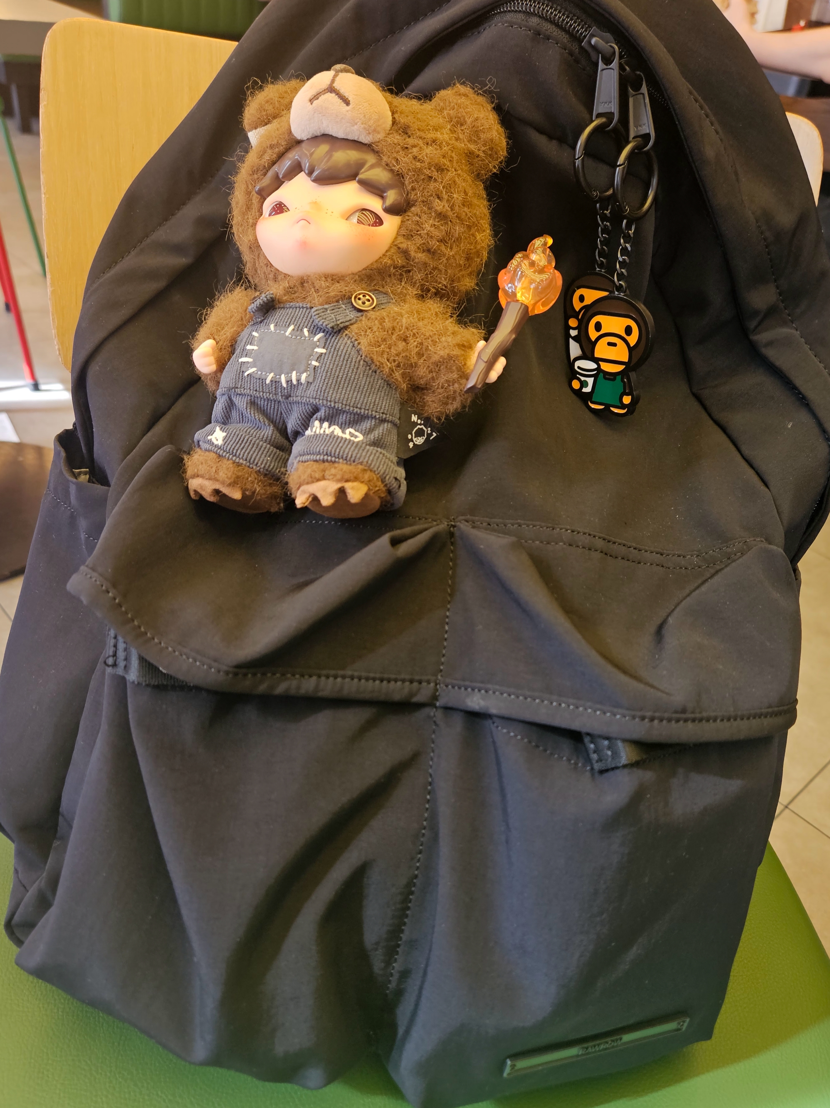 Pop Mart Hirono Living Wild-Fight For Joy Plush Doll, Starbucks x BAPE Baby Milo Keychain 착용 스타일 - 1