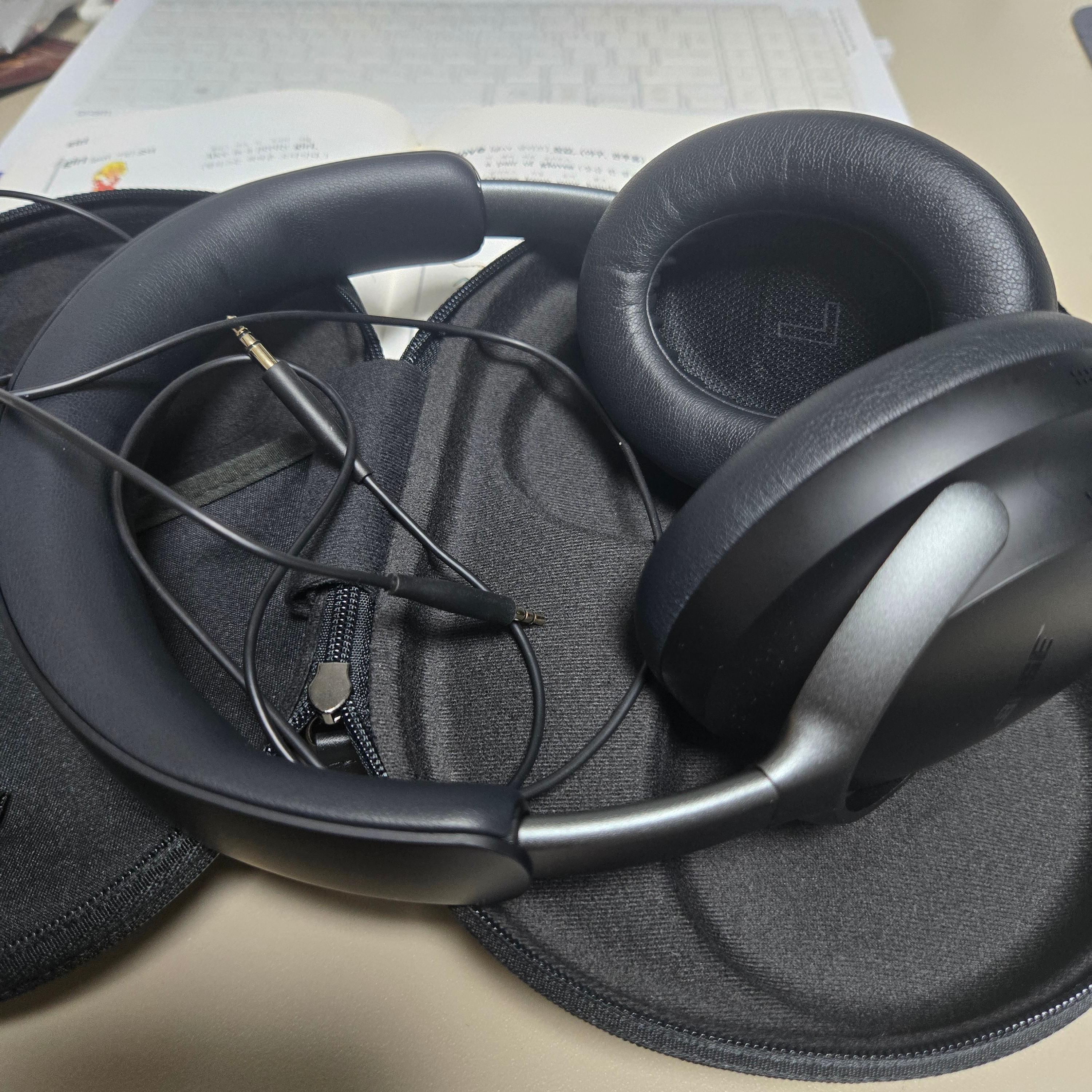 BOSE QC Ultra Black (Korean Ver.) 착용 스타일 - 1
