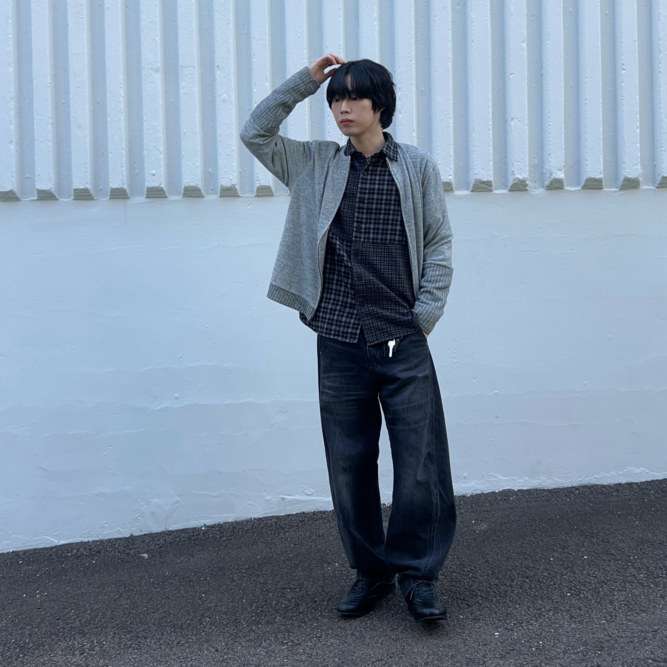 COREOFALCHEMY Stitch Sneakers Aterre Black 착용 스타일 - 1