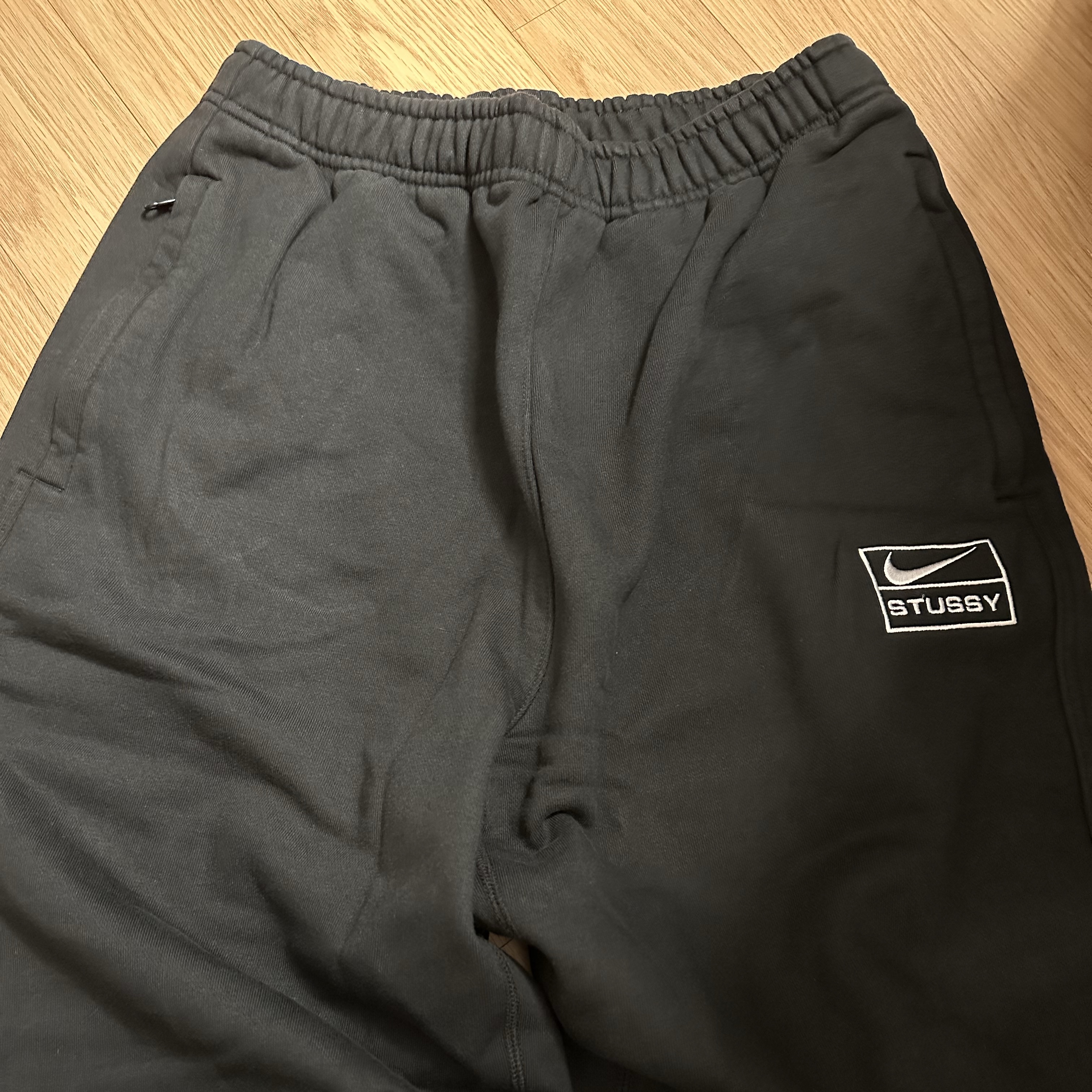 Nike x Stussy Washed Fleece Pants Black (FN5235-010) 착용 스타일
