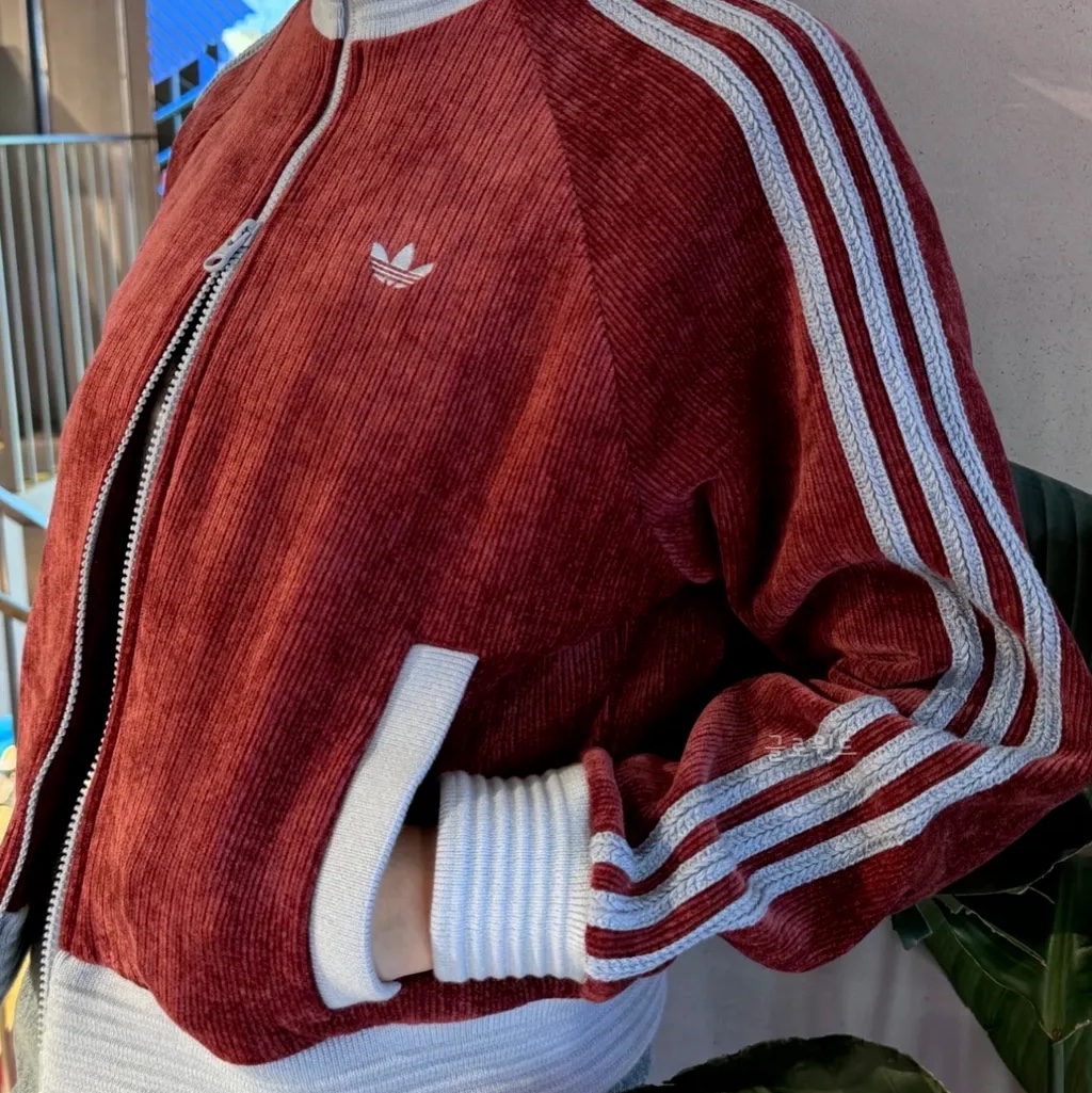 (W) Adidas Originals Year Of The Snake Retro Velvet Collared Track Top Dark Red - KR Sizing, (W) Adidas Adicolor Classic  Firebird Track Jacket Shadow Red - KR Sizing 착용 스타일 - 2