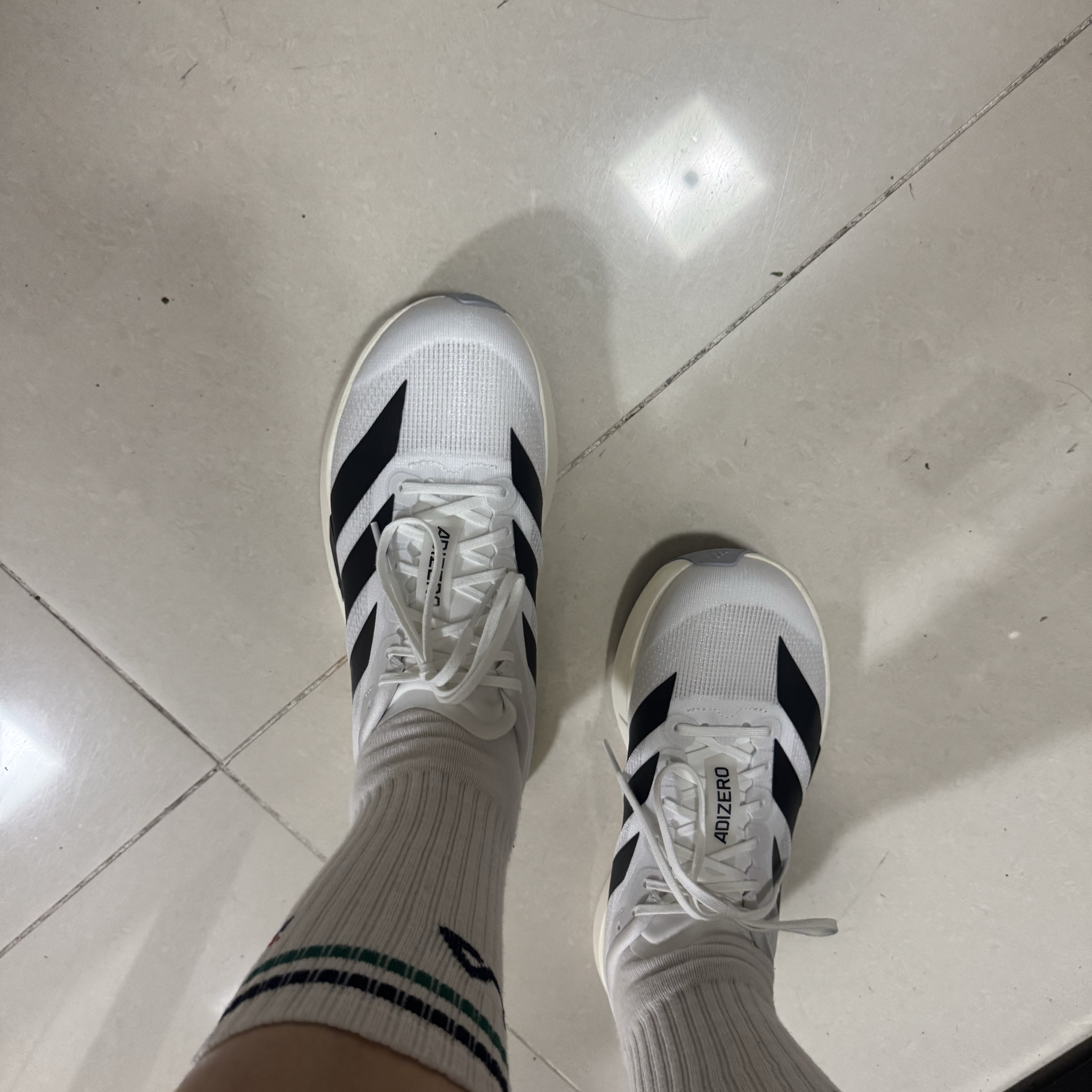 Adidas Adizero EVO SL Cloud White Core Black 착용 스타일