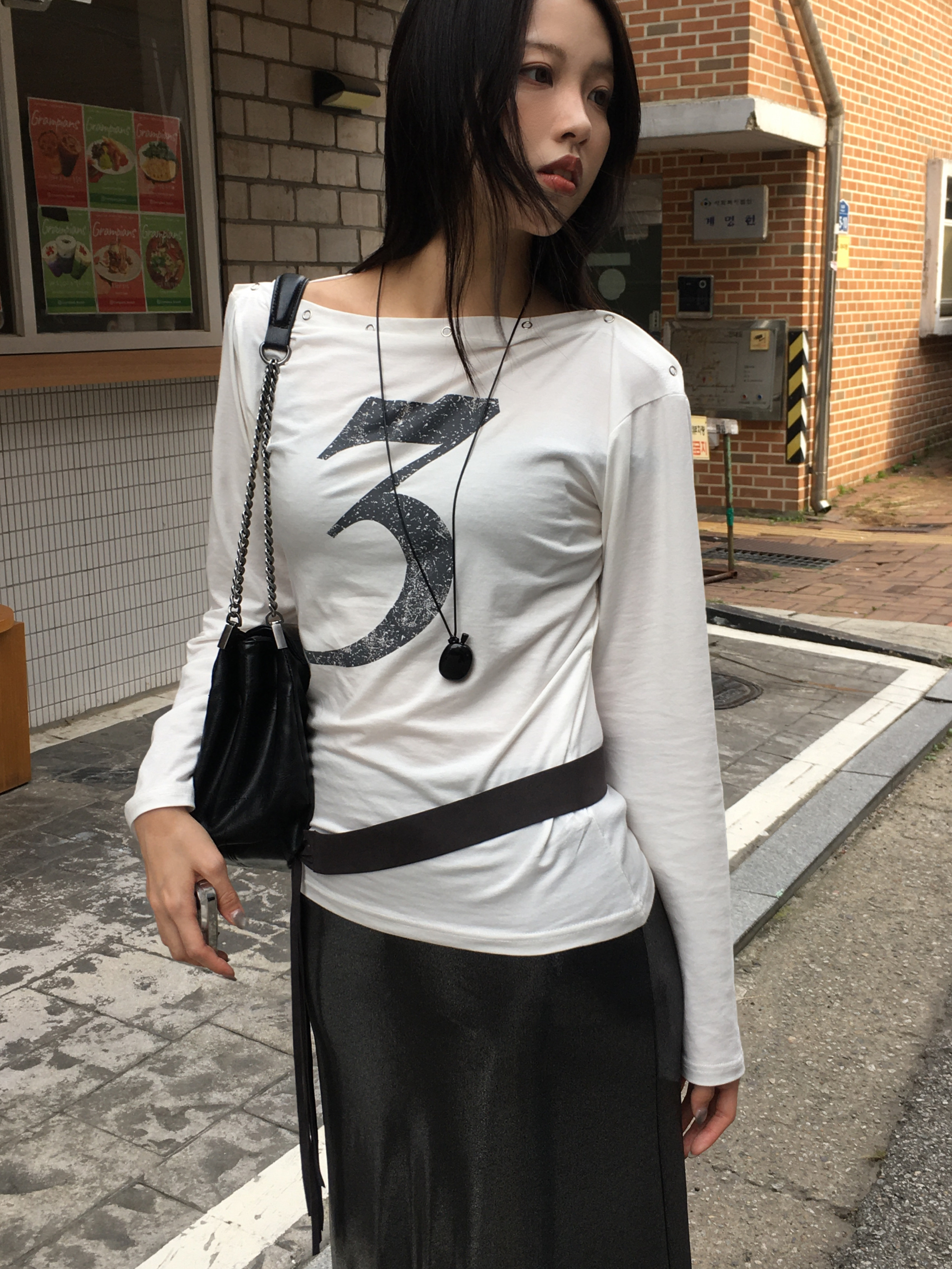 Zara Rock Style Flap Shoulder Bag Black, Nike Air Force 1 '07 Low Triple Black 착용 스타일 - 5