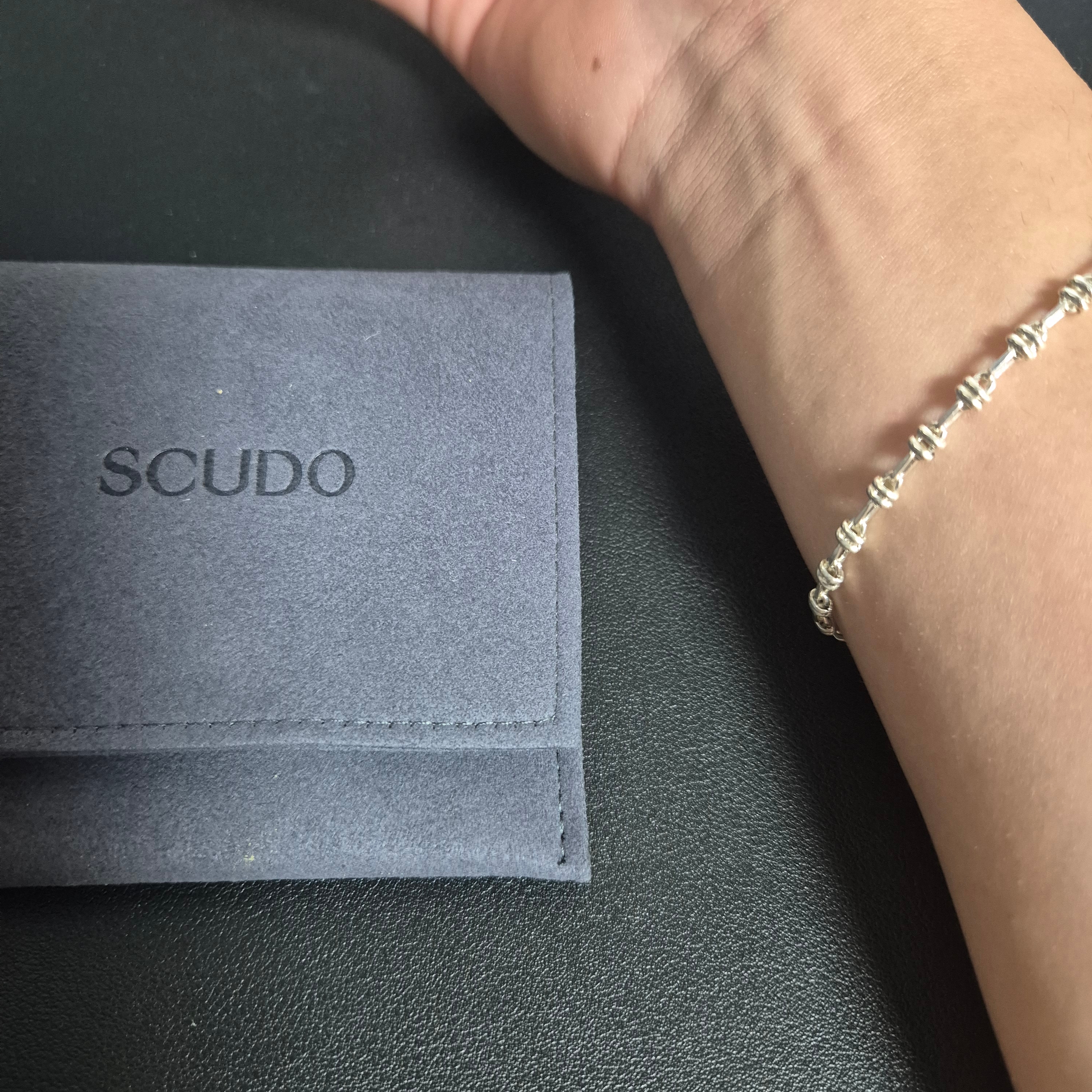 Scudo Garden Butter Roll Bracelet 착용 스타일