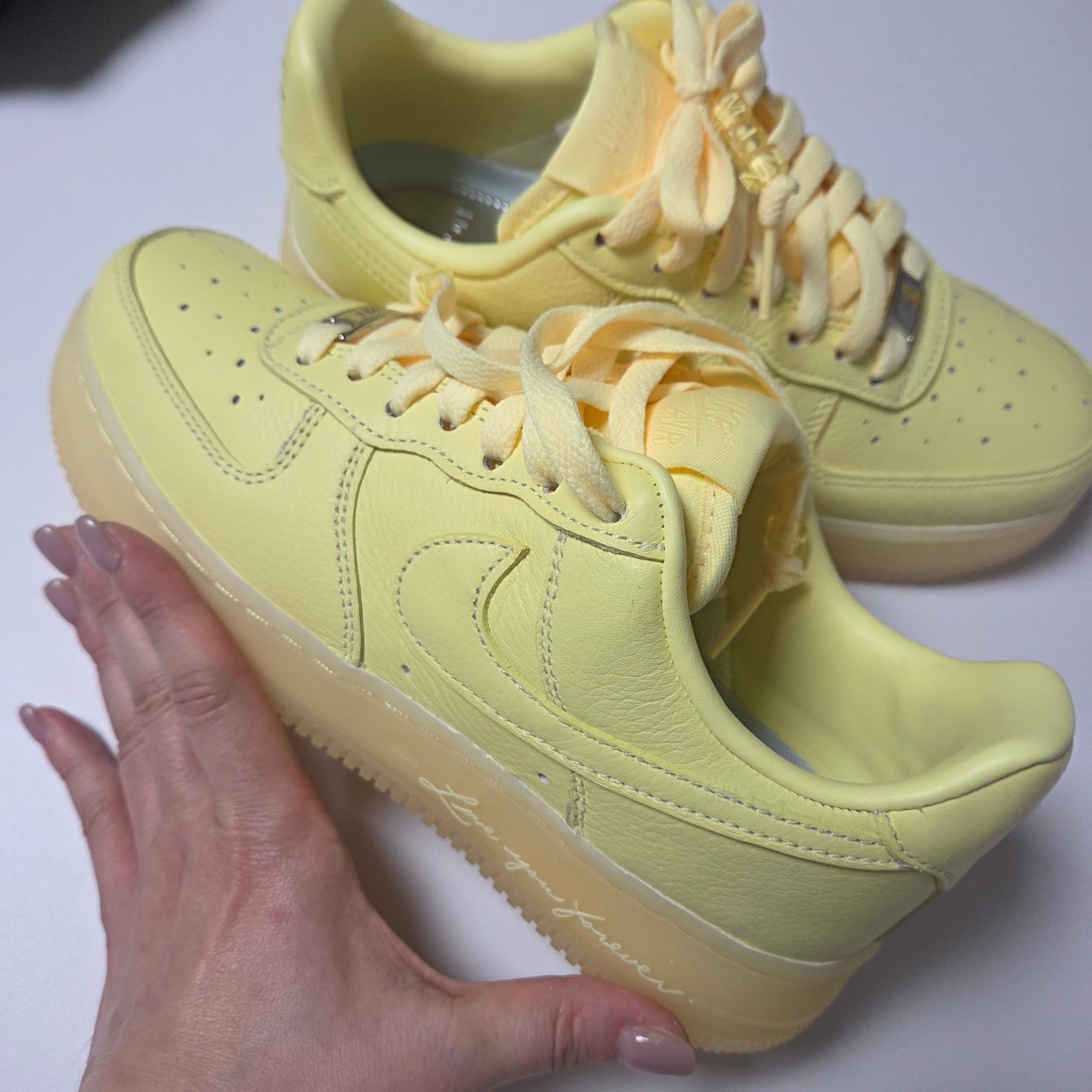 Nike x Drake Nocta Air Force 1 Low SP Certified Lover Boy Citron Tint Cobalt Tint 착용 스타일 - 5