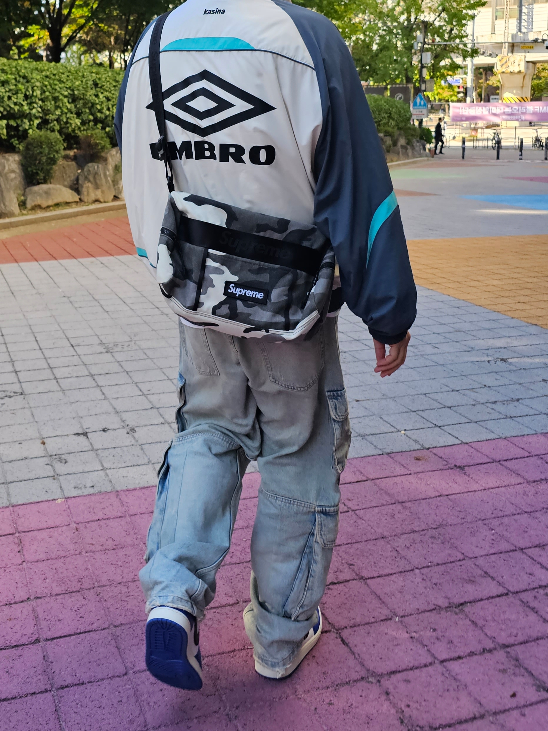 Umbro x Kasina 1997 Stand Neck Jacket Ivory, Supreme Utility Bag Snow Camo - 25SS 착용 스타일 - 2