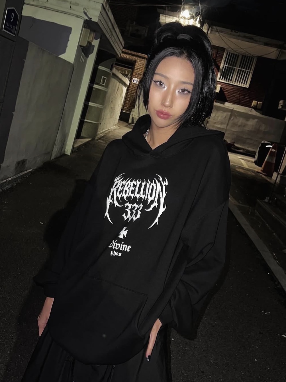 PHOS333 Rebellion 333 Hoodie Black, PHOS333 Rebellion 333 Hoodie Melange White 착용 스타일 - 1