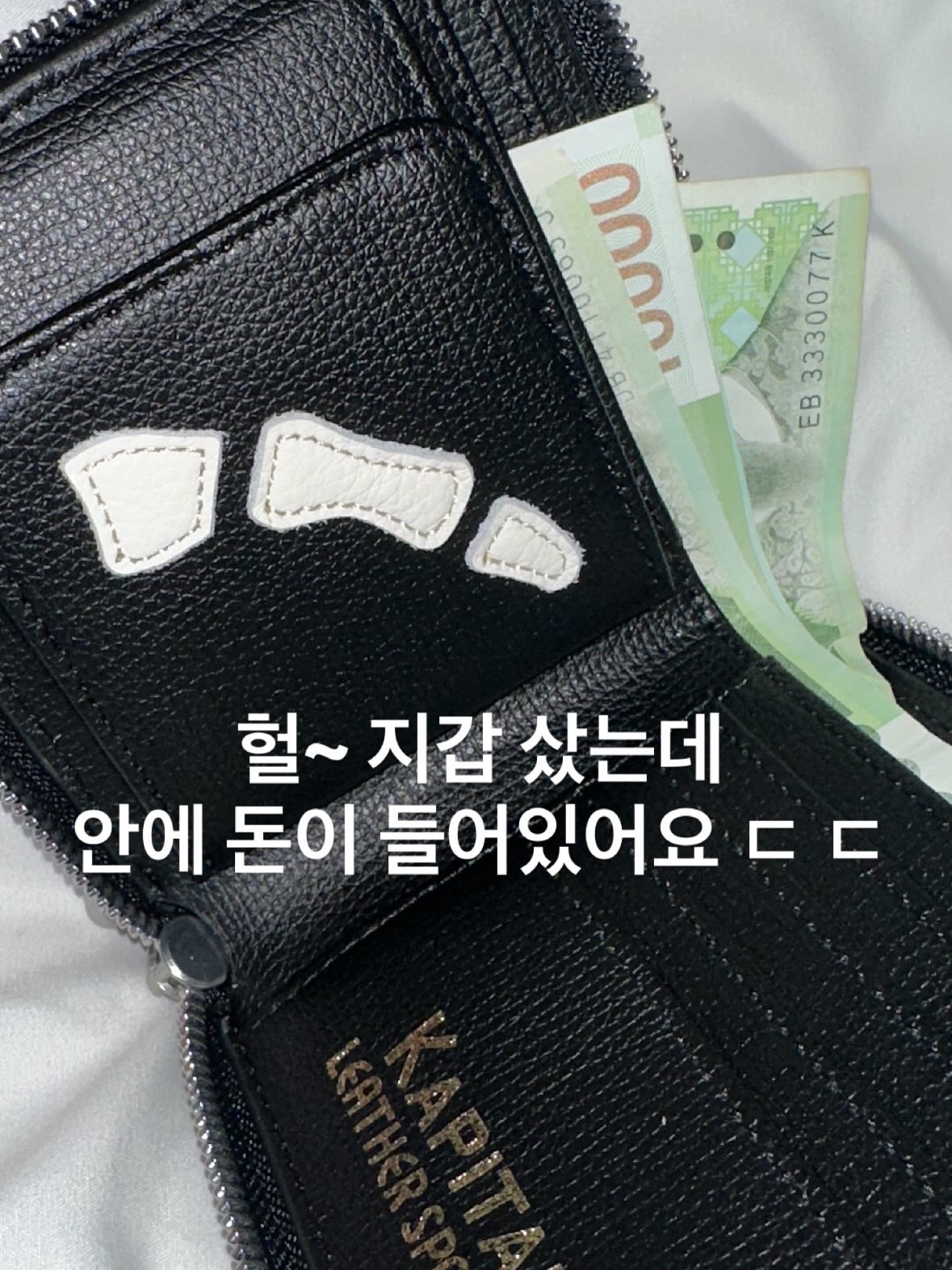 Kapital Thumbs Up Bone Hand Zip Wallet Black 착용 스타일 - 2