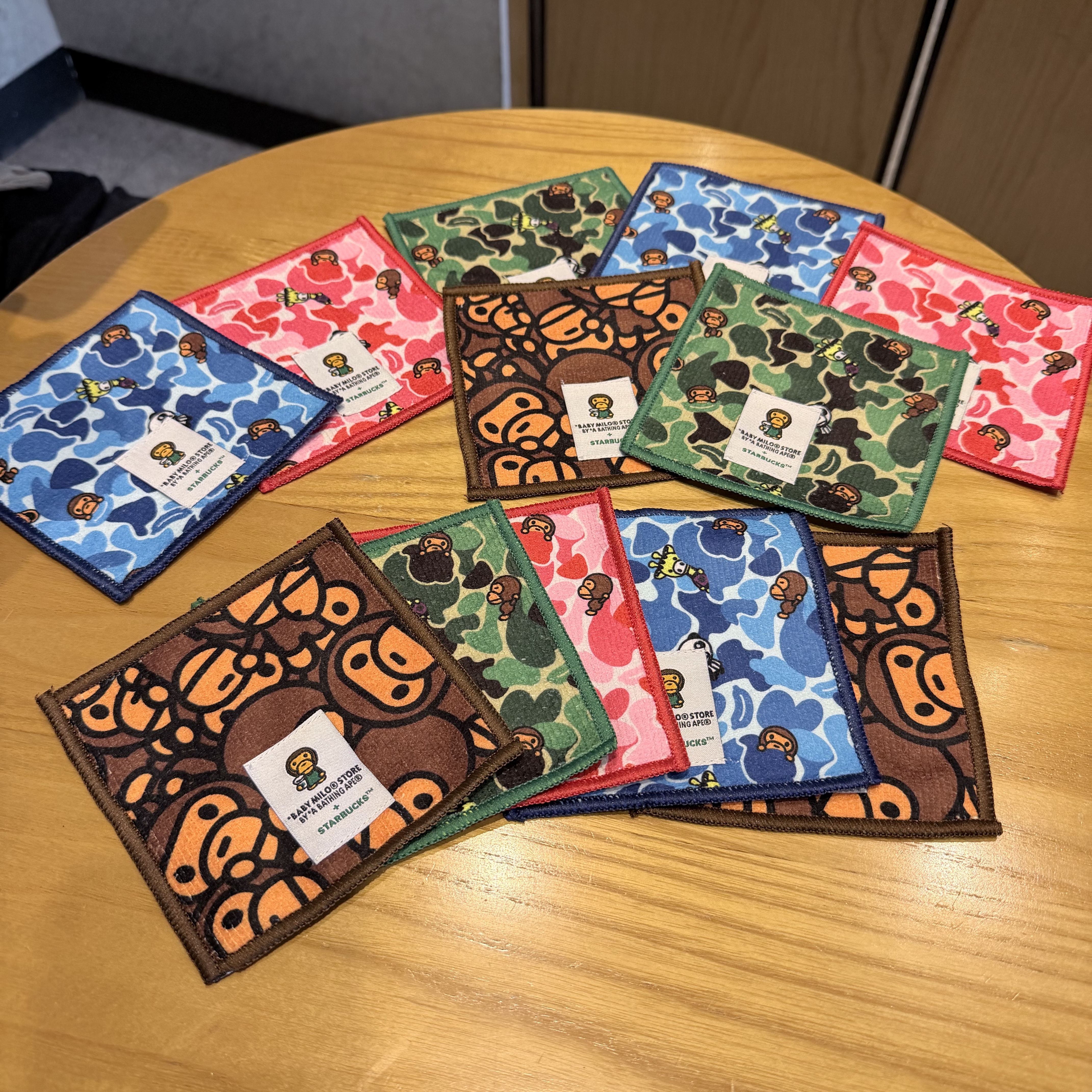 Starbucks x BAPE Baby Milo Coaster, Starbucks x BAPE Baby Milo Coaster Pink Green (Set of 4) 착용 스타일
