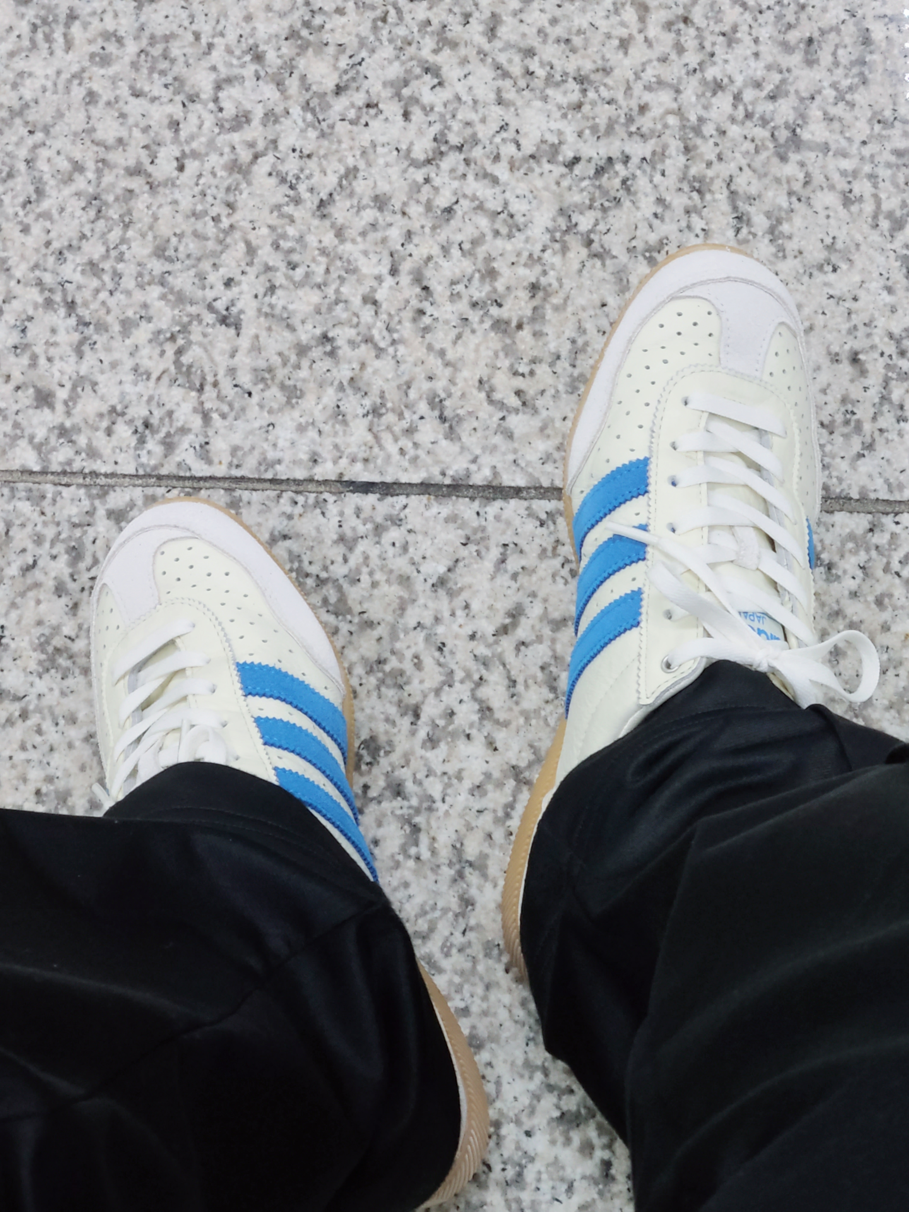 (W) Adidas Japan Cream White Blue 착용 스타일