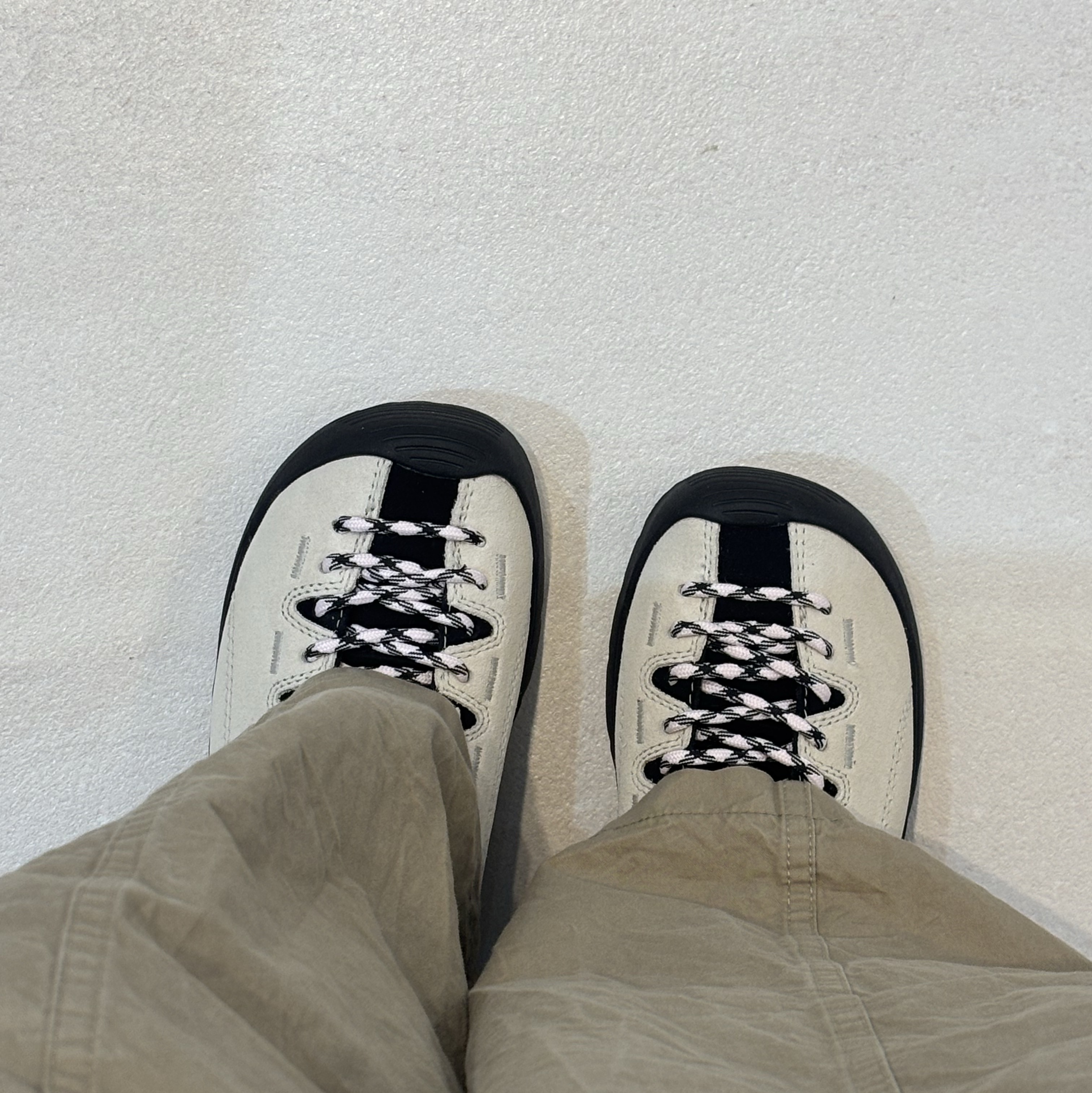 (W) Keen Jasper Sneakers Birch Black 착용 스타일