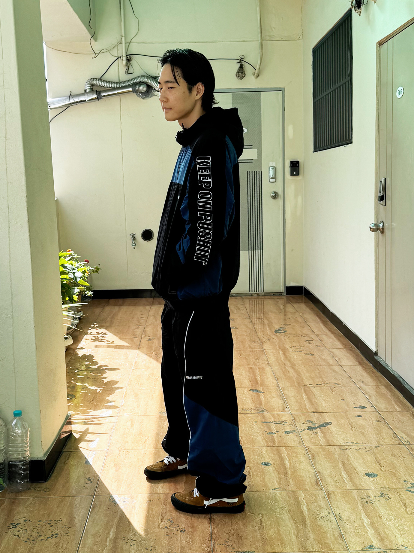 QT8 Garments Retro Hooded Track Jacket Black/Blue, QT8 GARMENTS Track Pant Black/Blue 착용 스타일 - 2