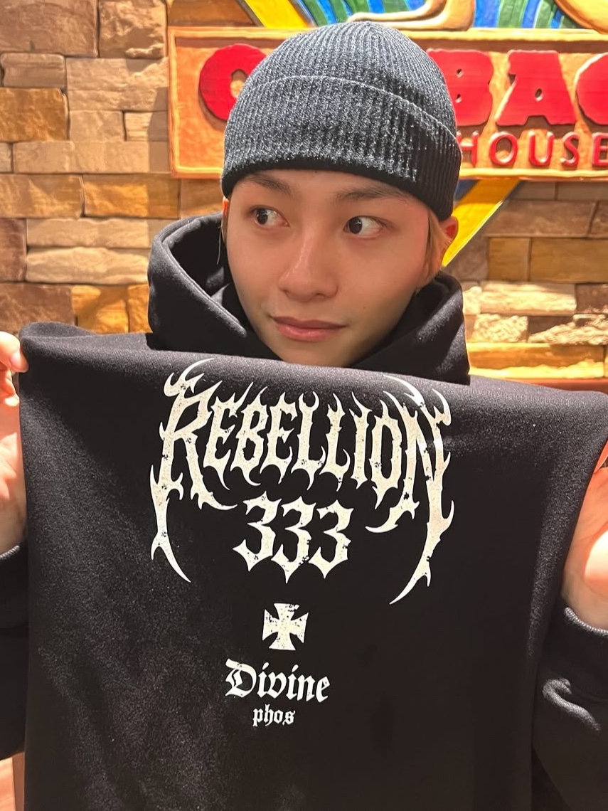 PHOS333 Rebellion 333 Hoodie Black, PHOS333 Rebellion 333 Hoodie Melange White 착용 스타일 - 3