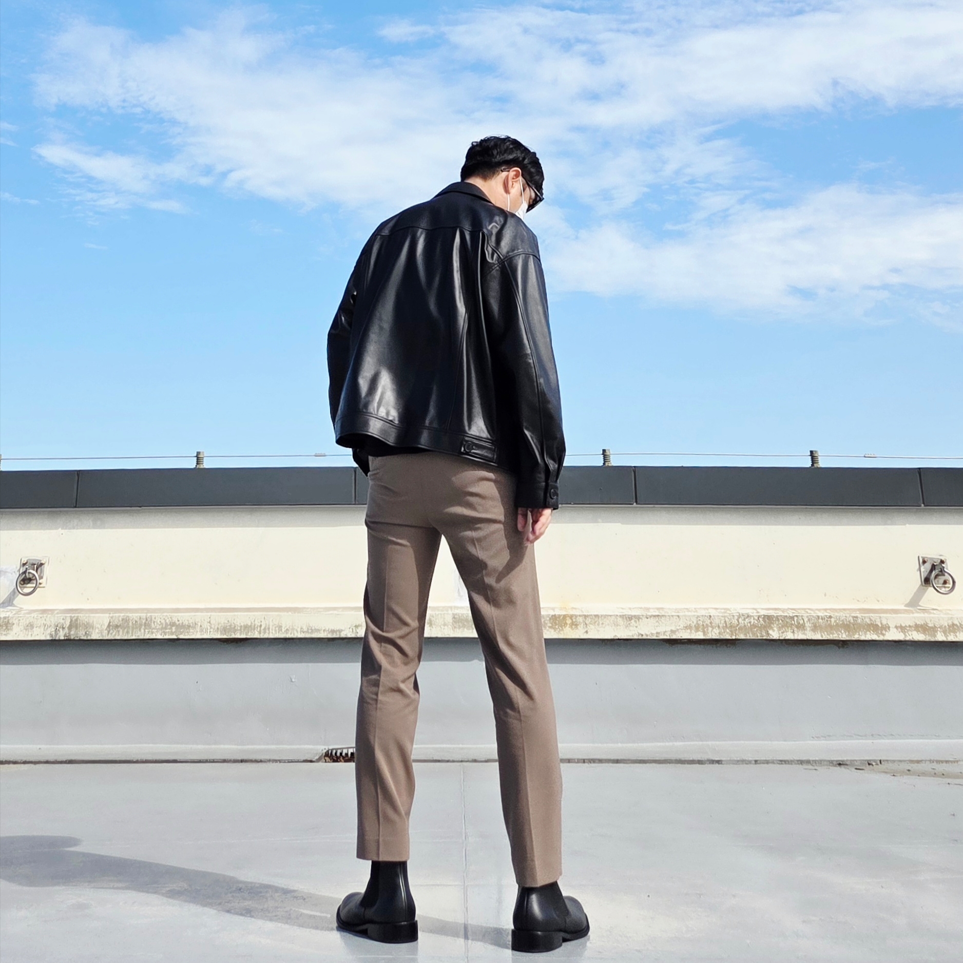 Romantic Move New Tampere Chelsea Boots Black, Gentle Monster Sal 01 Black 착용 스타일 - 3