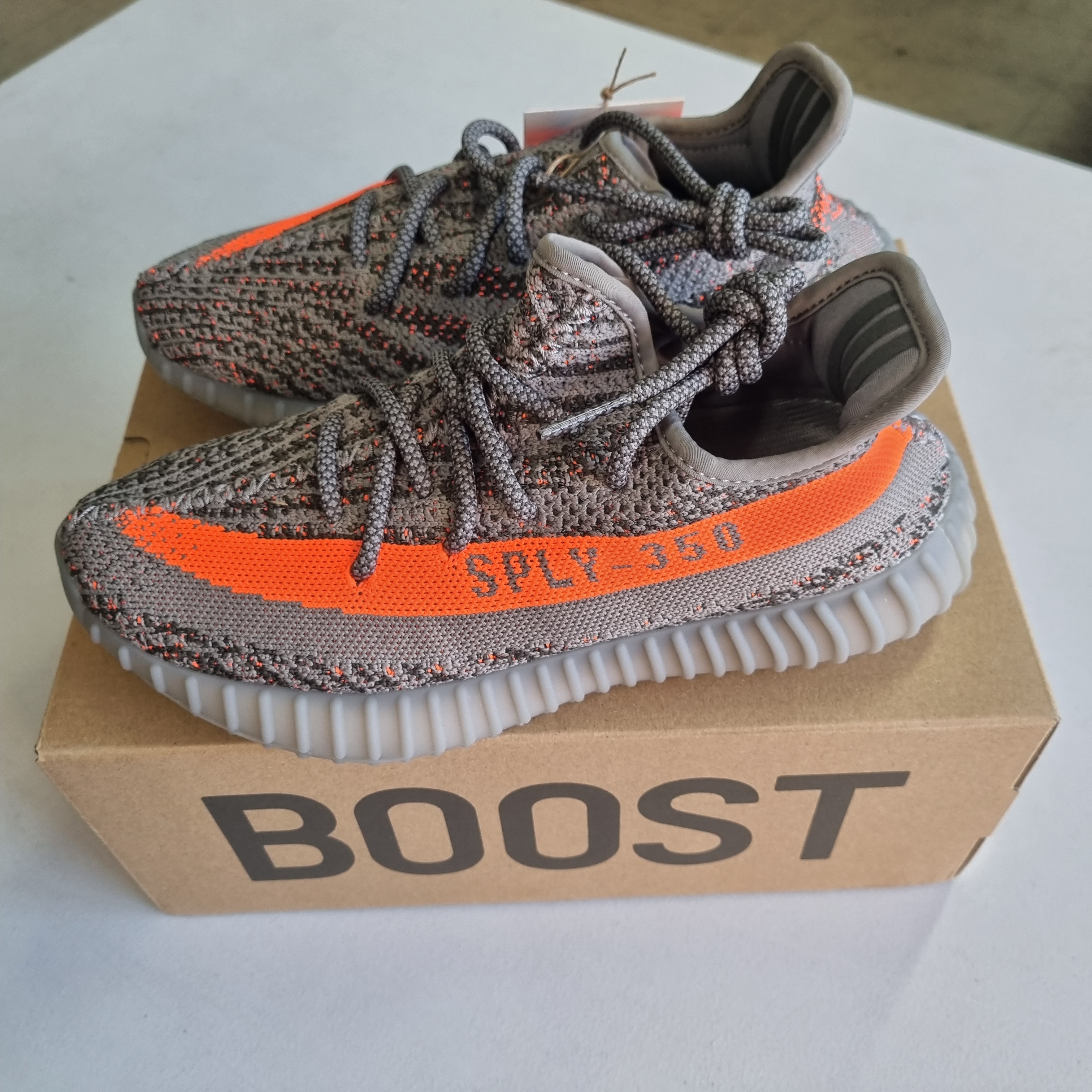 Adidas Yeezy Boost 350 V2 Beluga - Reflective 착용 스타일