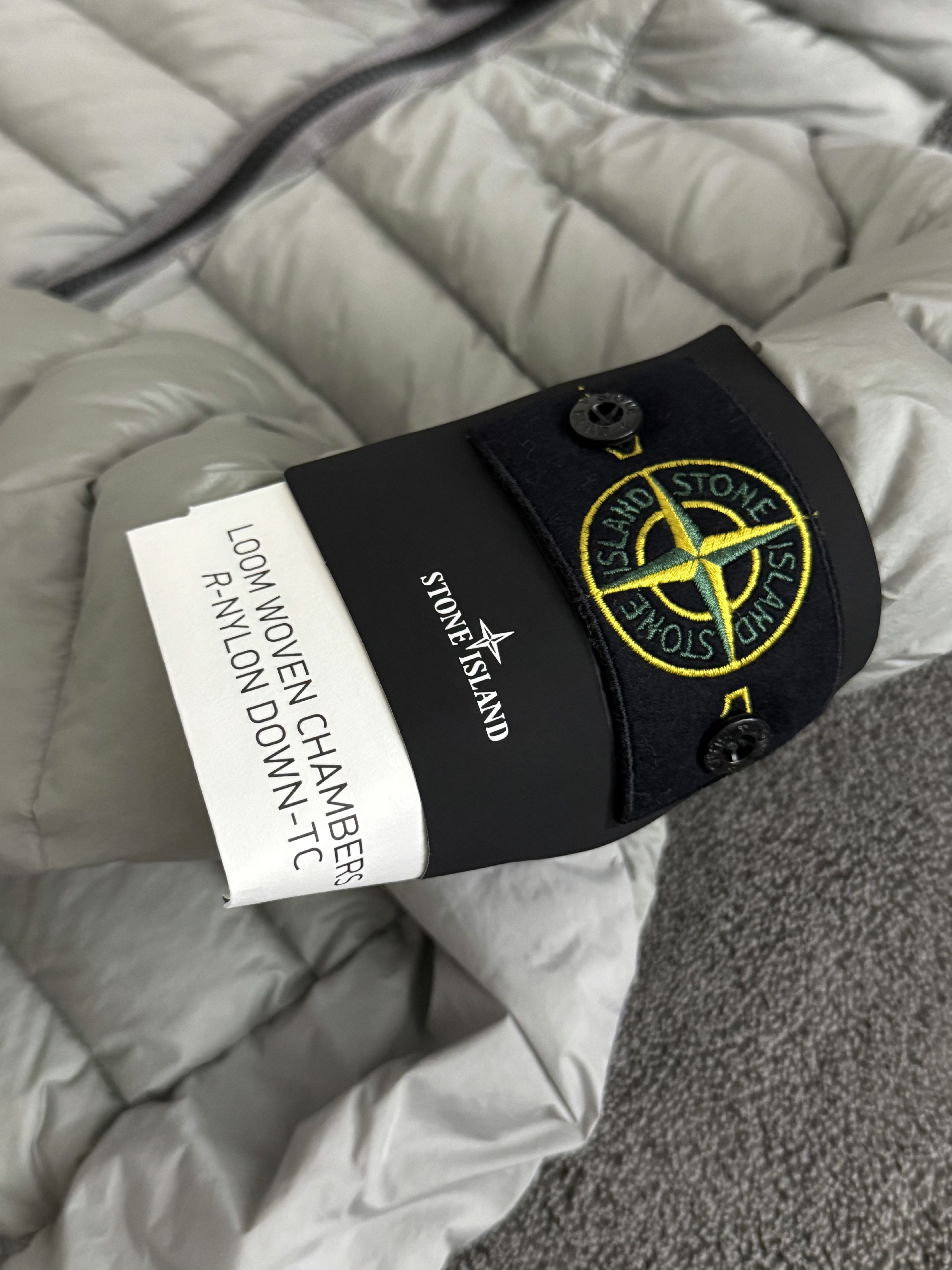 Stone Island 40324 Loom Woven Chambers Recycled Nylon Down-TC Light Hooded Down Jacket Grey - 24FW 착용 스타일 - 2