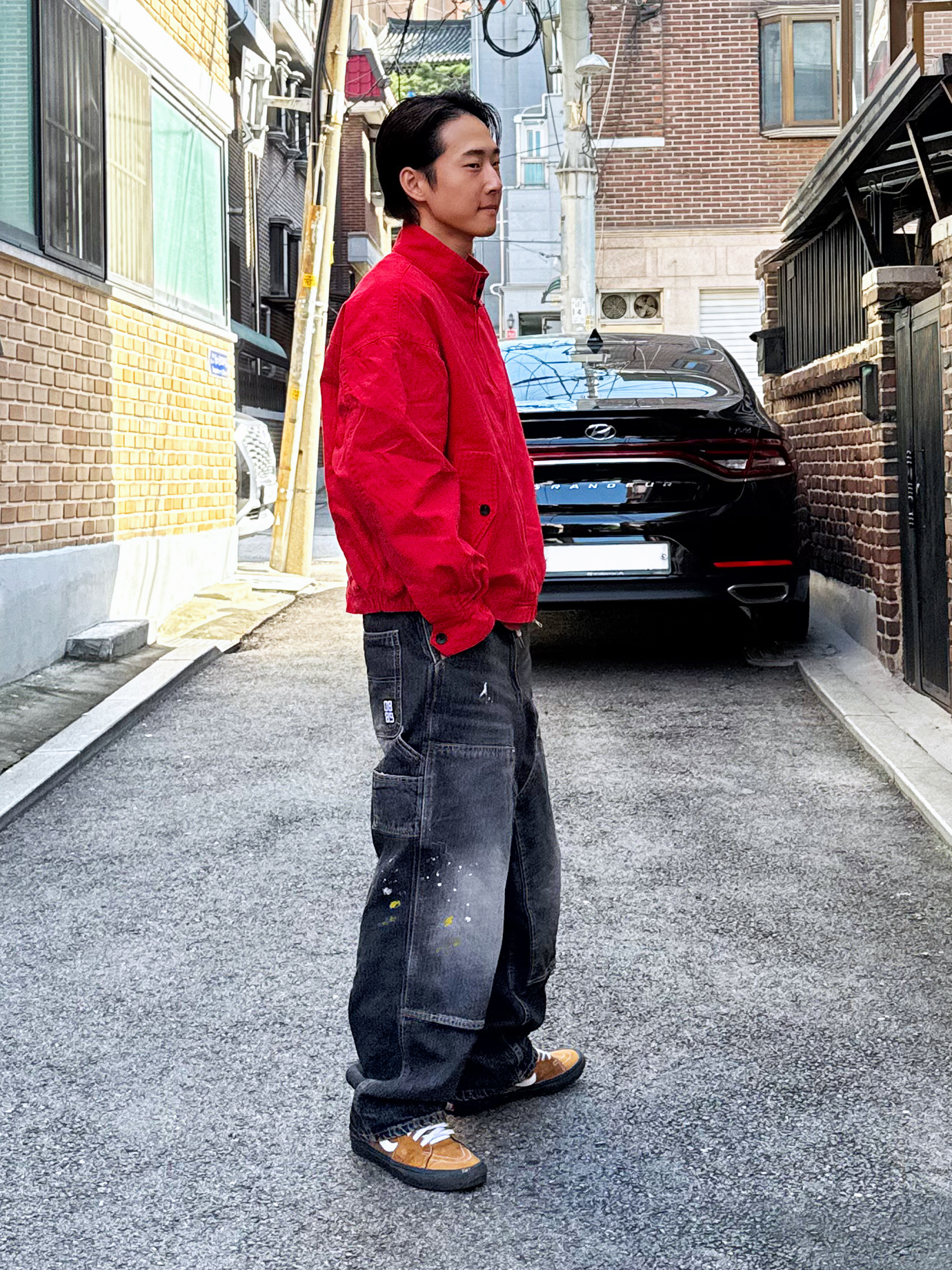 QT8 GARMENTS Washed Oxford Harrington Jacket Red, QT8 GARMENTS Painted Double Knee Washed Pants Black 착용 스타일 - 2