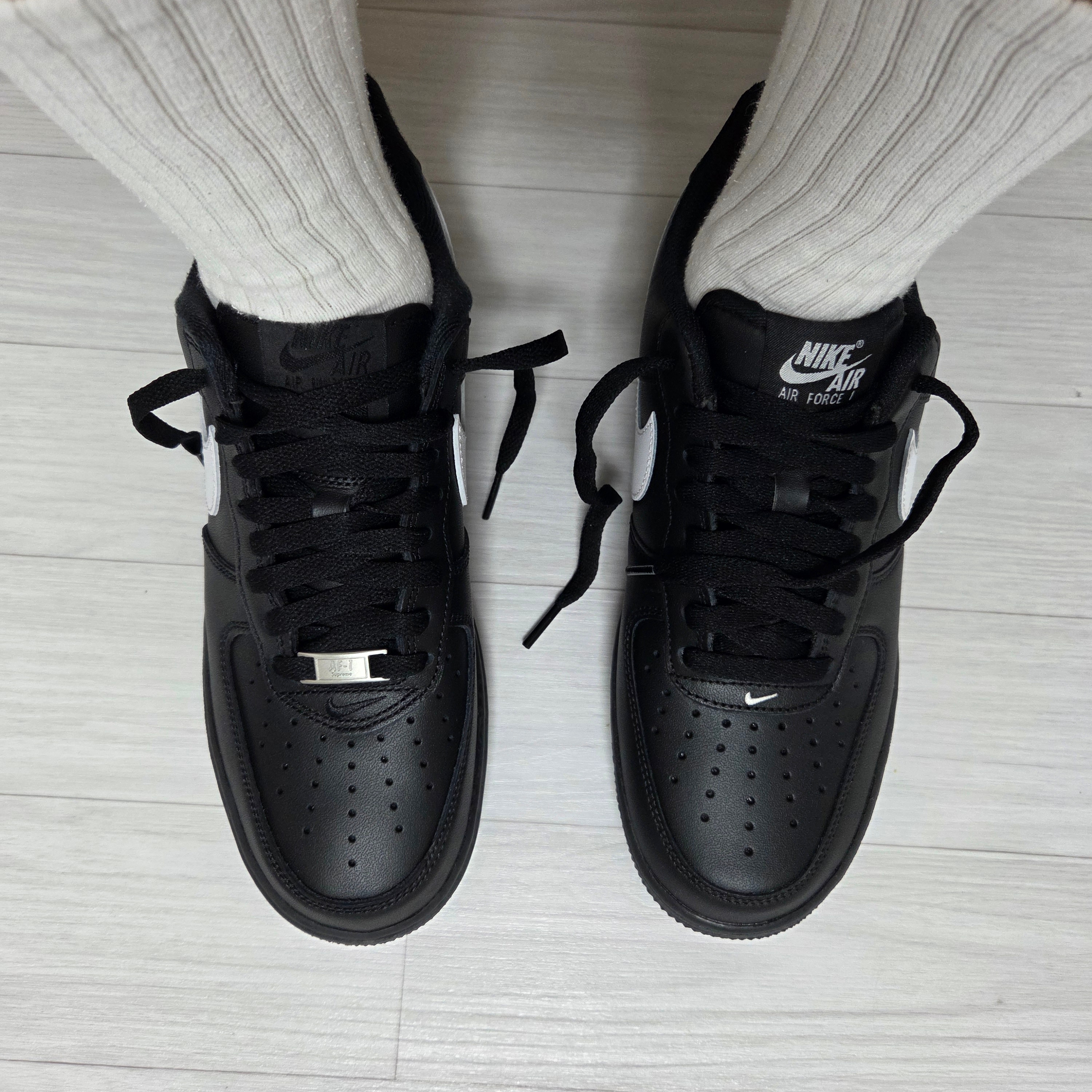Nike x Supreme Air Force 1 Low Black, Nike Air Force 1 '07 Black White 착용 스타일 - 6