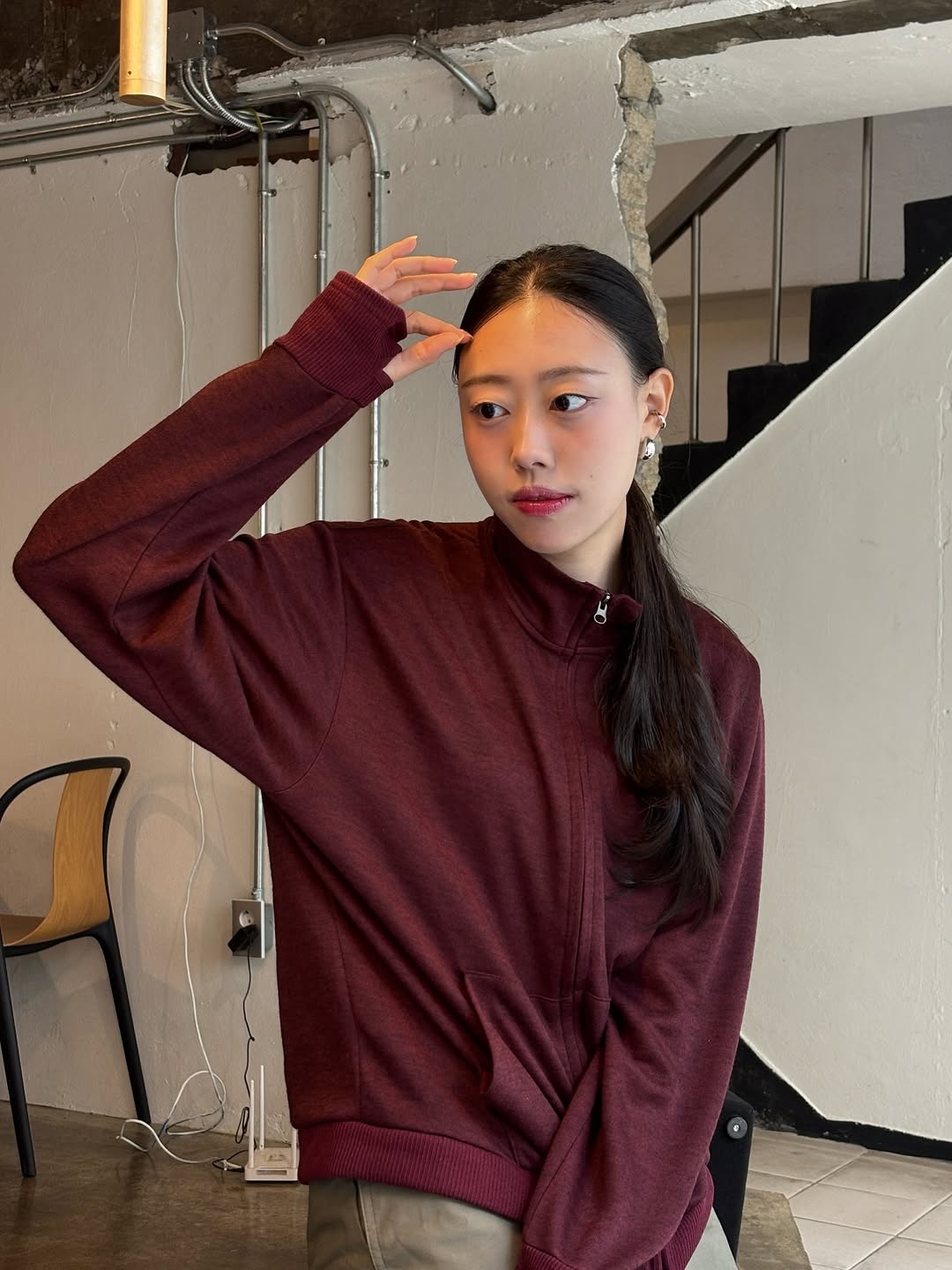 SLOW RECORD HOUSE Track Zip-Up Cardigan Red 착용 스타일 - 6