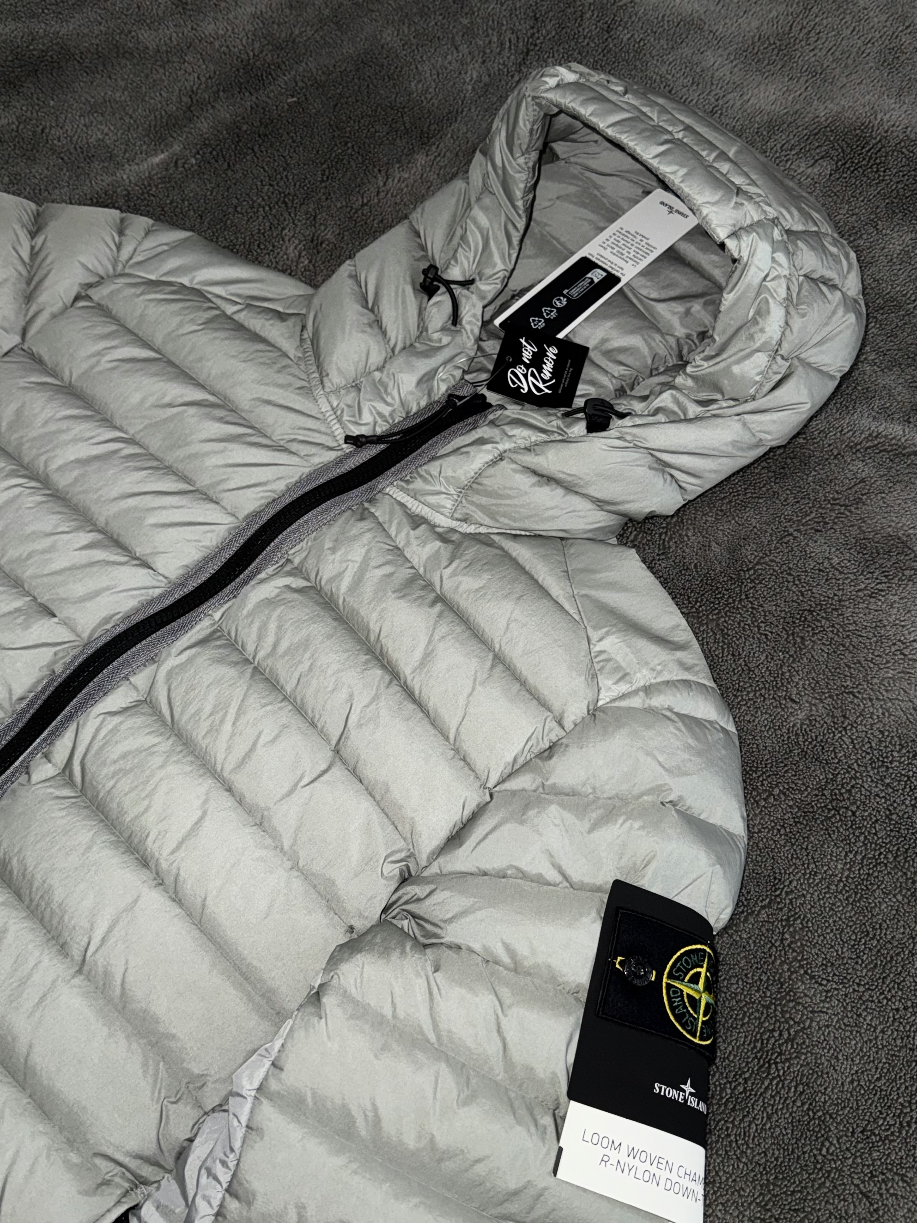 Stone Island 40324 Loom Woven Chambers Recycled Nylon Down-TC Light Hooded Down Jacket Grey - 24FW 착용 스타일 - 1