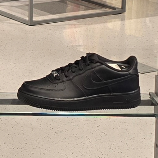 Nike Air Force 1 '07 Low Triple Black 착용 스타일