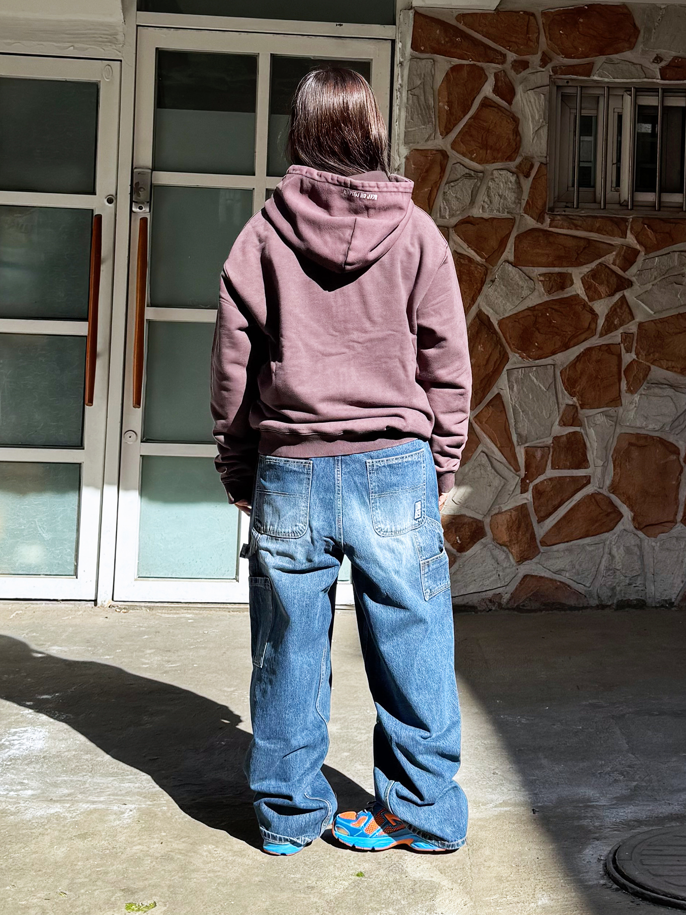 QT8 GARMENTS Another Place Washed Zip-up Hoodie Black, QT8 GARMENTS Double Knee Washed Pants Blue 착용 스타일 - 2