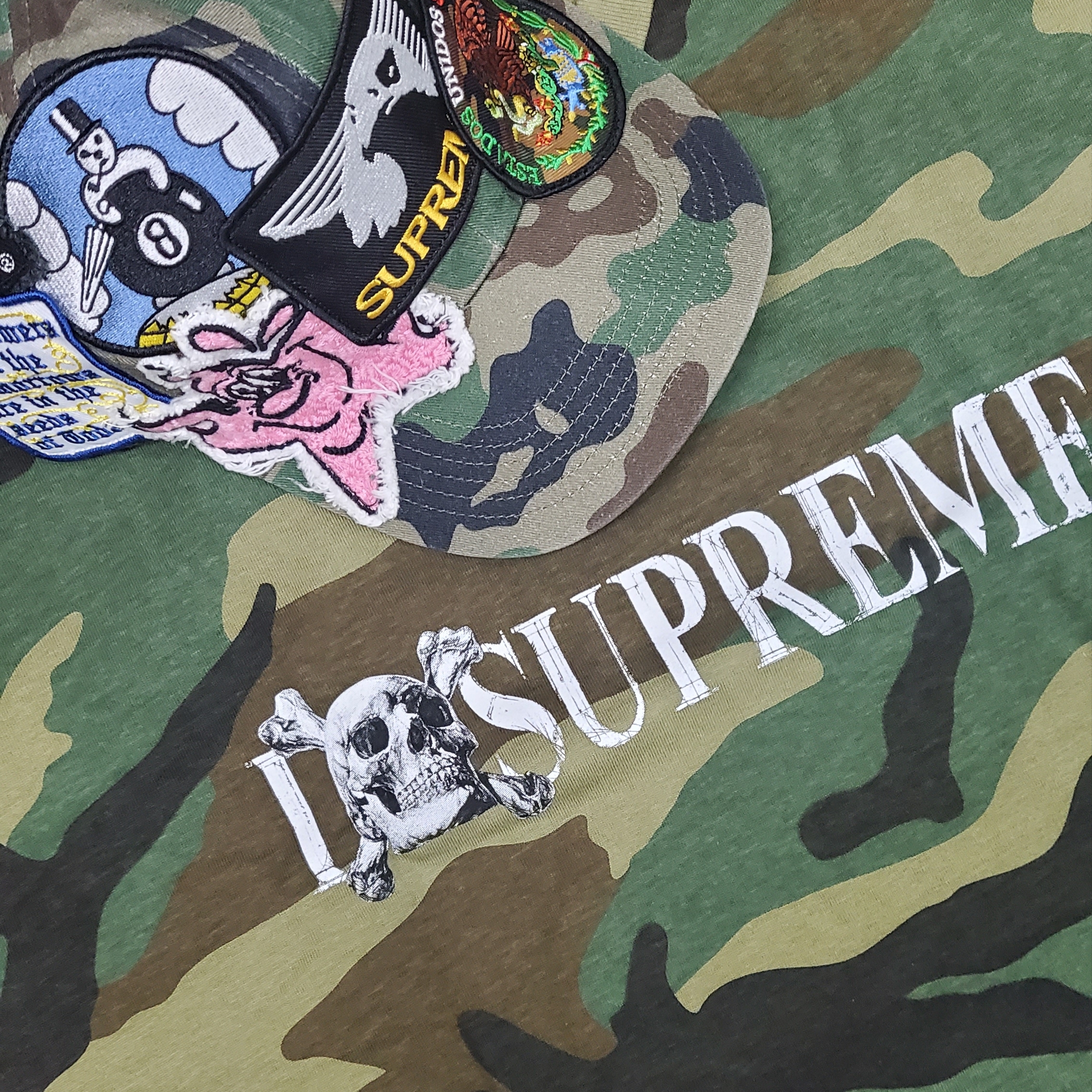 Supreme Patches 6-Panel Olive Camo - 25SS, Supreme Skull T-Shirt Woodland Camo - 25FW 착용 스타일