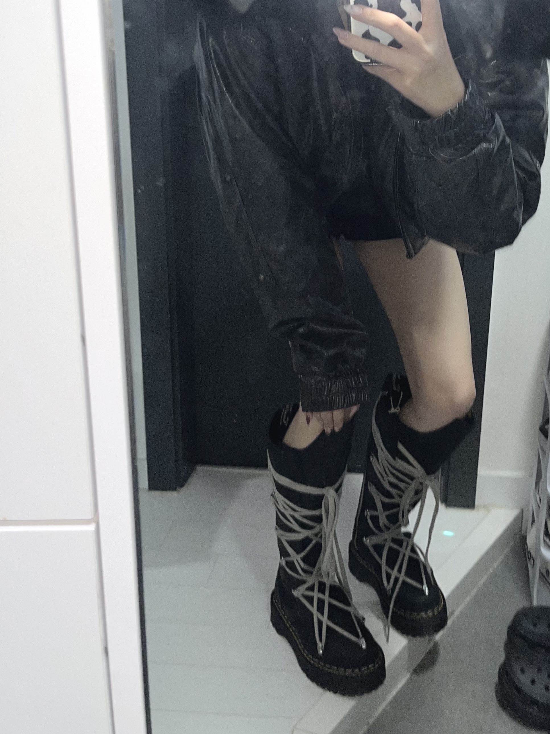 Dr. Martens x Rick Owens 1B60 Quad Sole Pentalace Boots Black 착용 스타일 - 2
