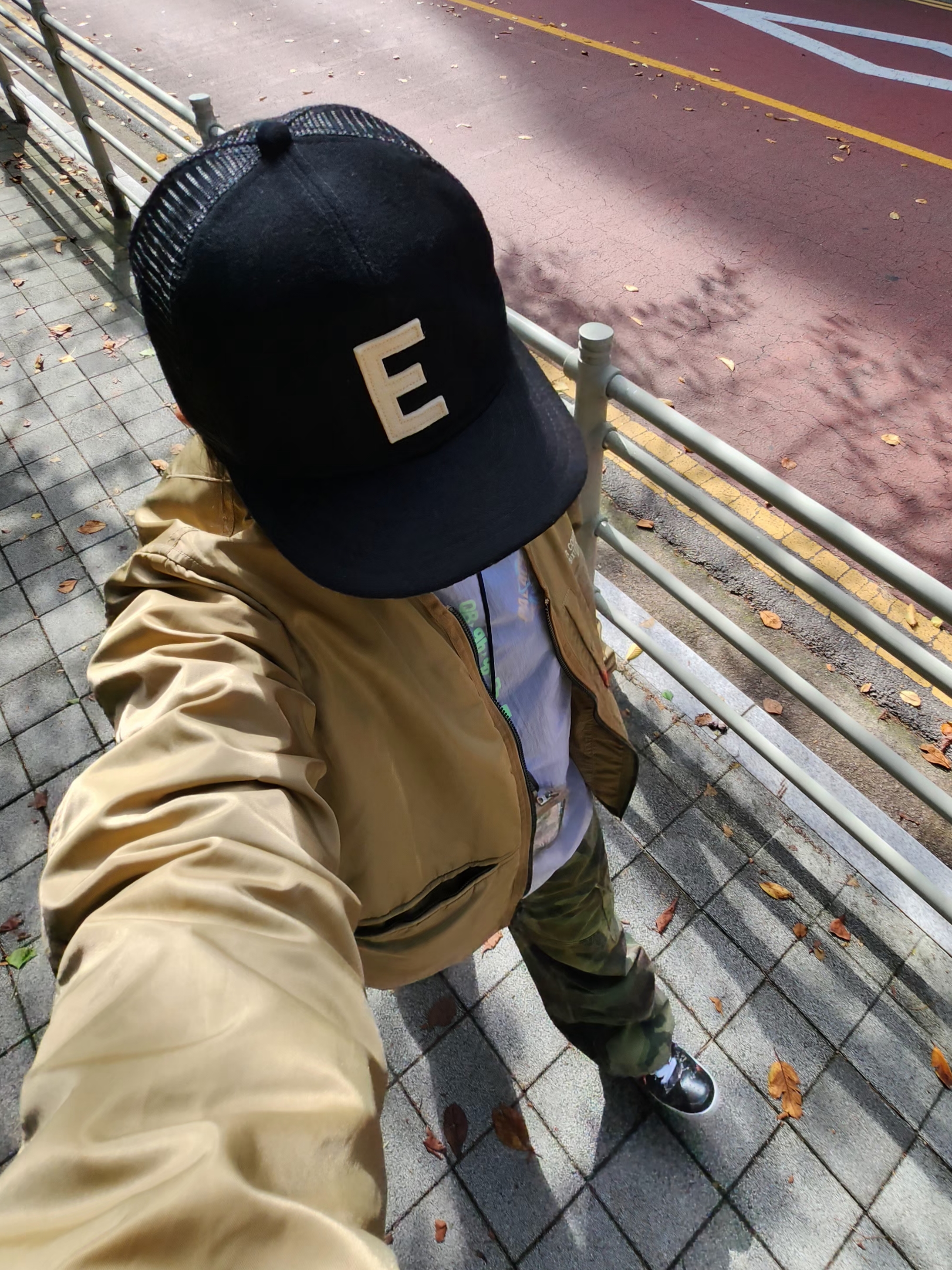 Nike x Peaceminusone Air Force 1 Low Para-Noise 3.0 Black and Multicolor, Suade Washed Cargo Pants Green Camo 착용 스타일 - 3