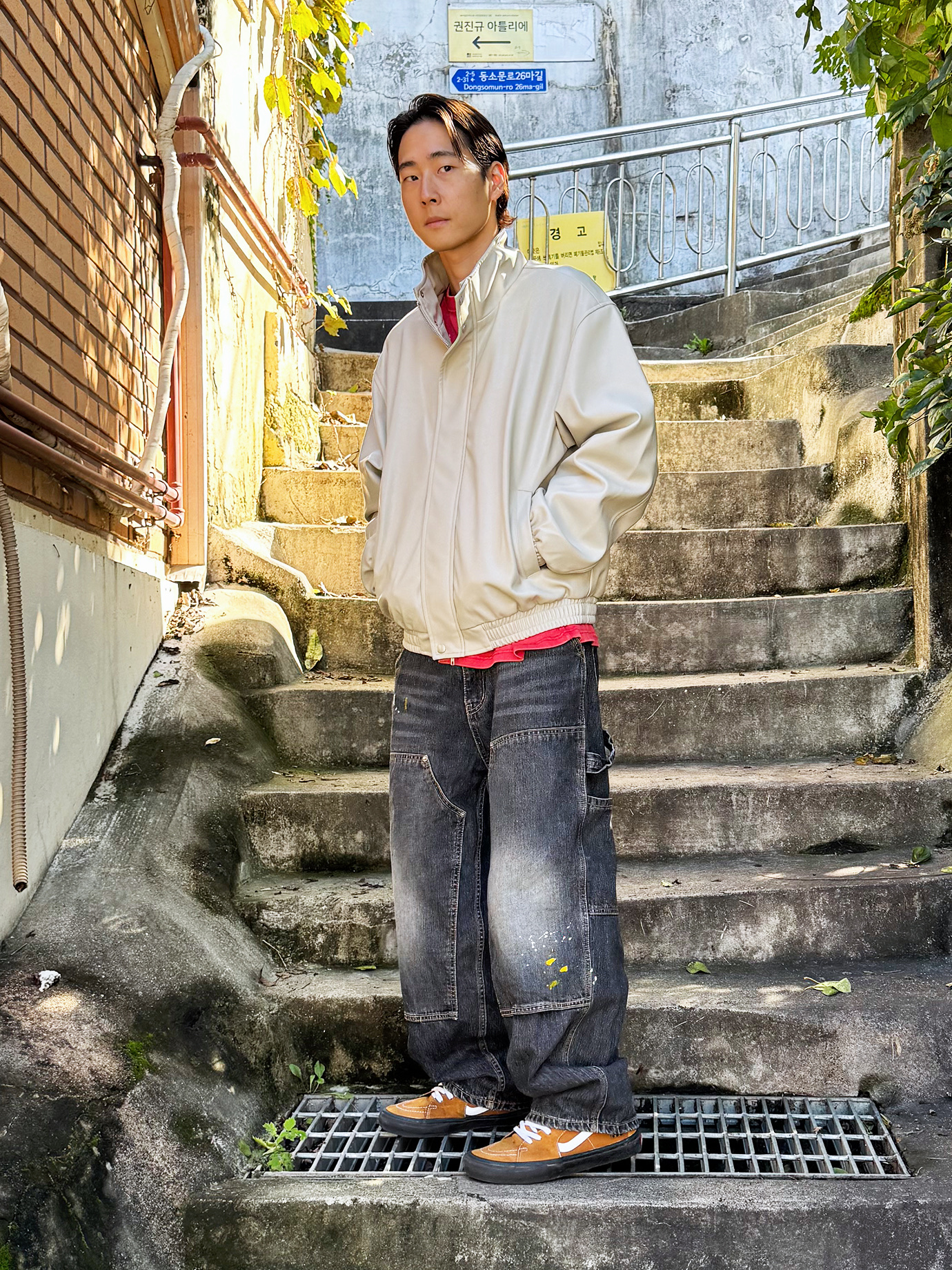 QT8 GARMENTS Synthetic Leather Hidden Jacket Cream, QT8 GARMENTS Painted Double Knee Washed Pants Black 착용 스타일 - 2