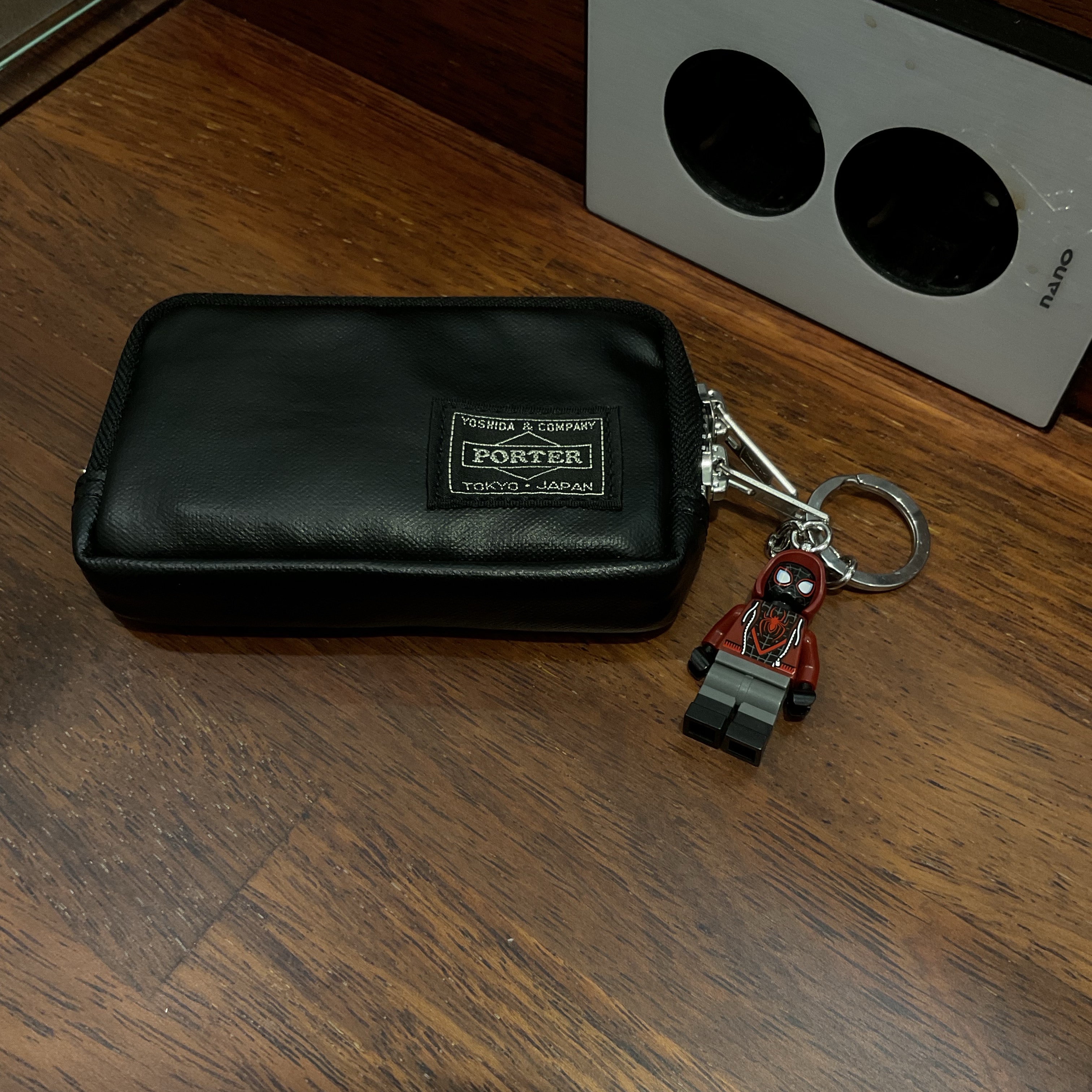 Porter Freestyle Multi Coin Case Black 착용 스타일