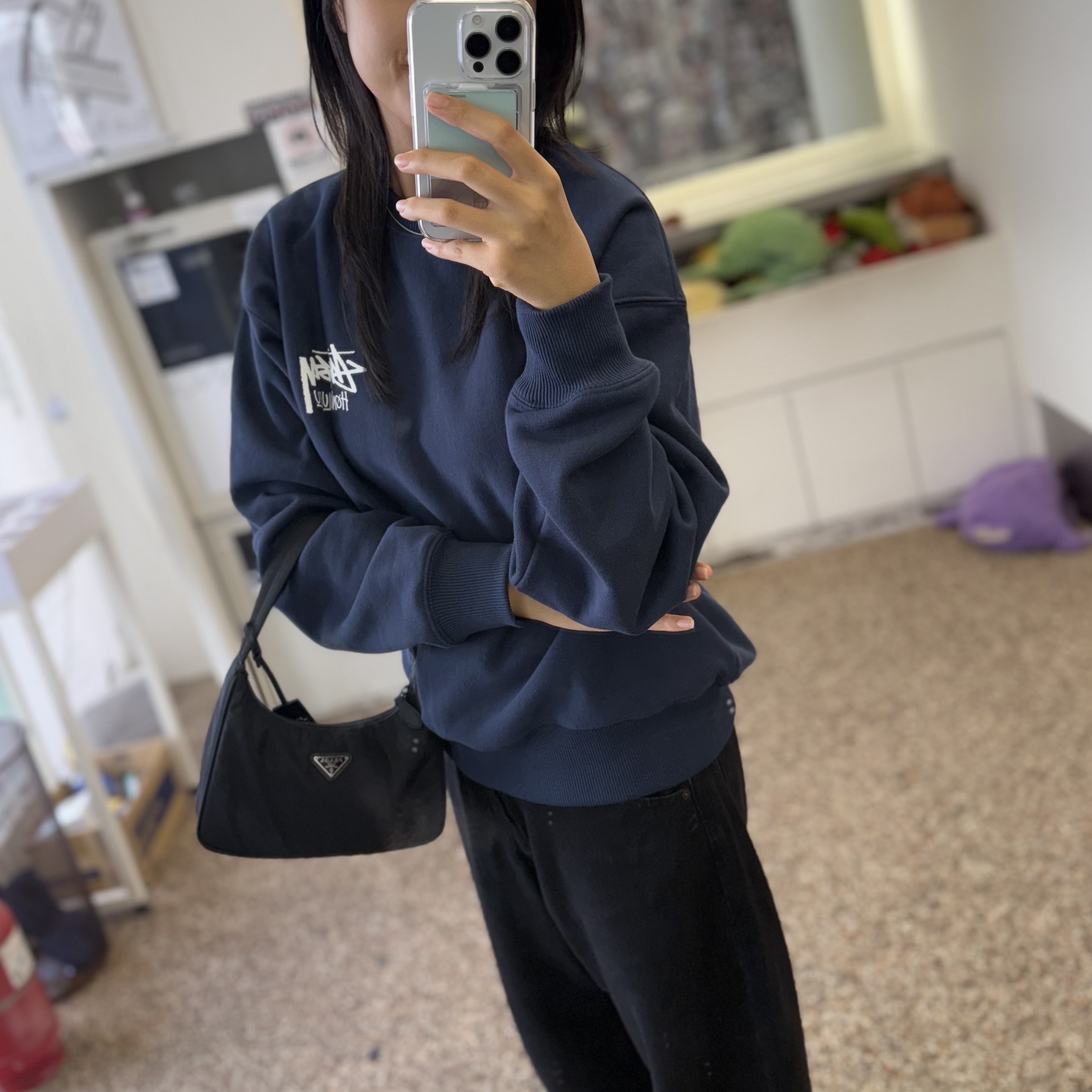 Stussy Basic Stussy Crew Navy 2024, 2025 착용 스타일