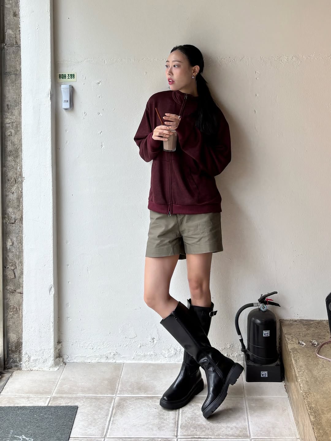SLOW RECORD HOUSE Track Zip-Up Cardigan Red 착용 스타일 - 3