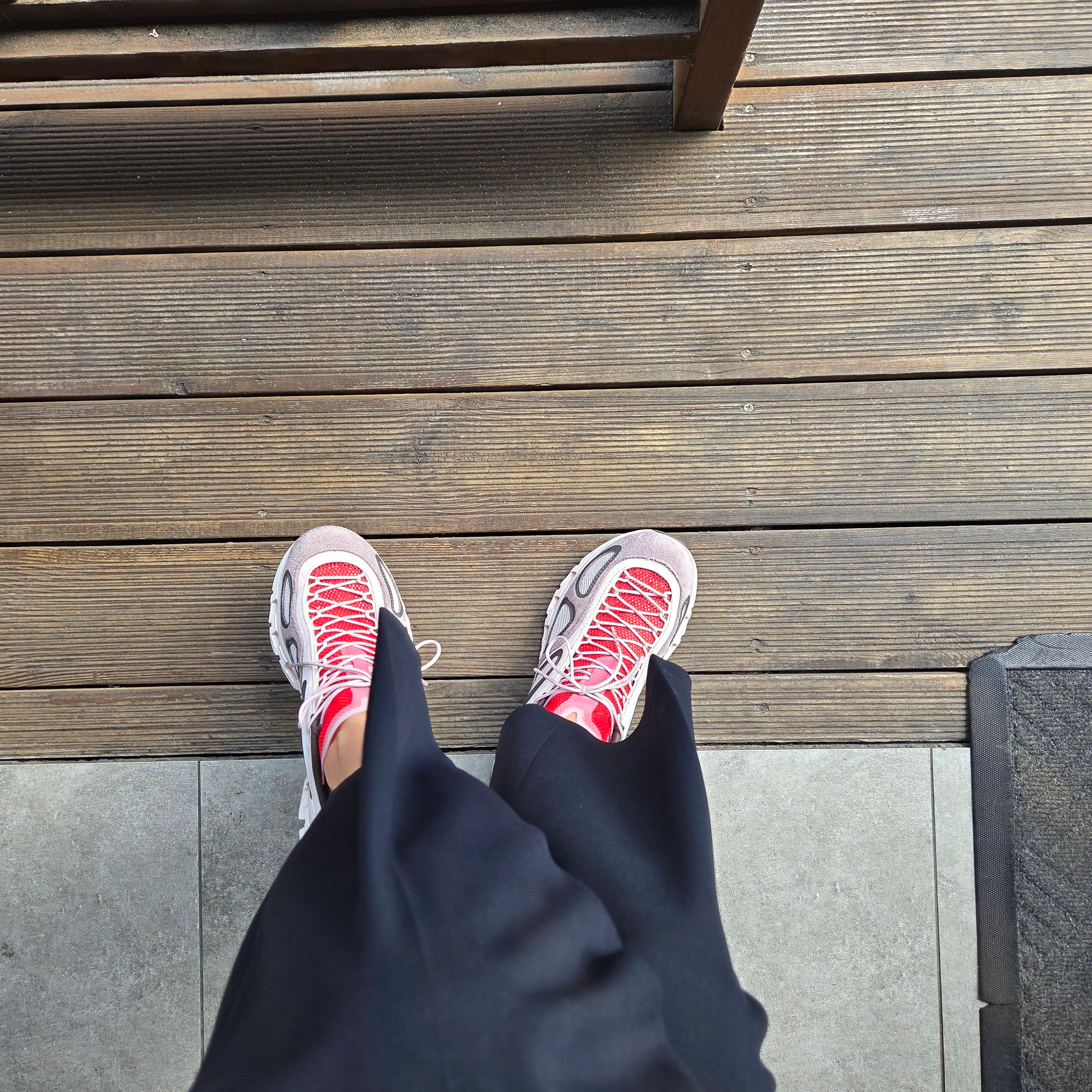 (W) On Running x FKA Twigs Cloud X 4 Lily 착용 스타일 - 1