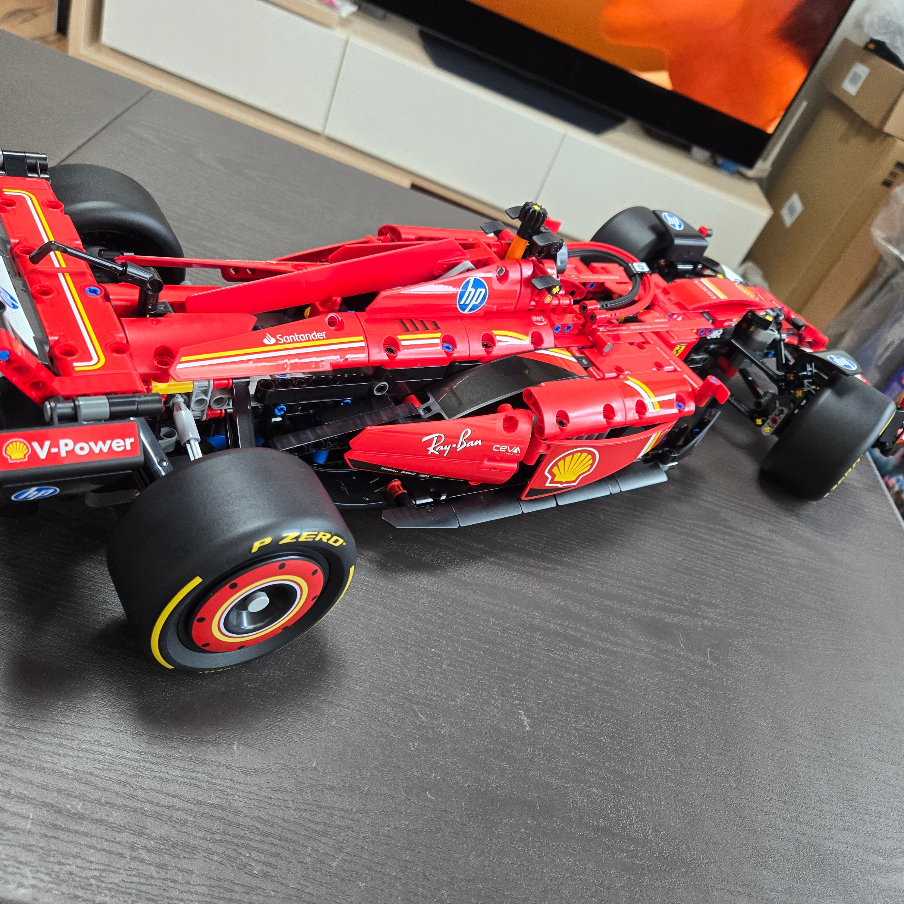 Lego Ferrari SF-24 F1 Car 착용 스타일 - 3